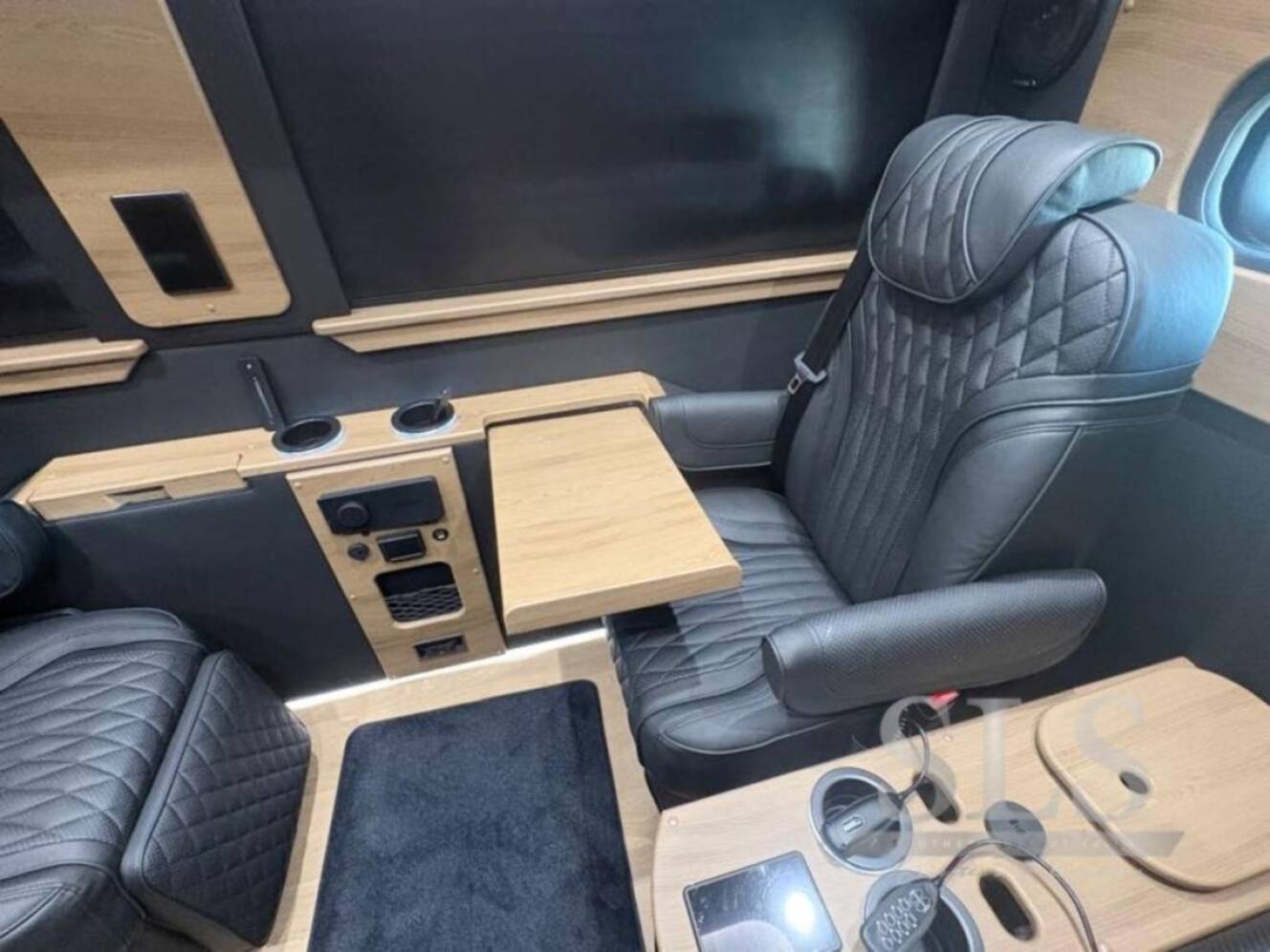 A photo of this 2027 Midwest Automotive Designs Luxe Cruiser D6 Full