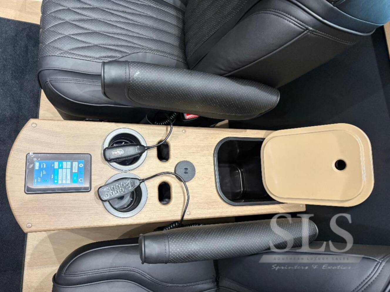A photo of this 2027 Midwest Automotive Designs Luxe Cruiser D6 Full