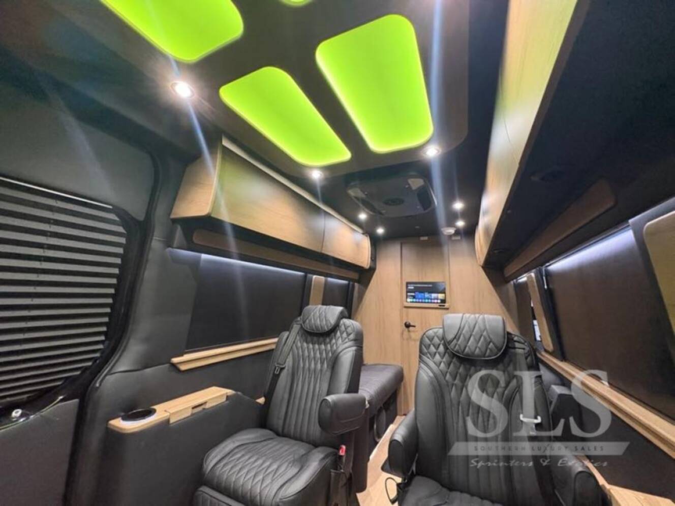 A photo of this 2027 Midwest Automotive Designs Luxe Cruiser D6 Full