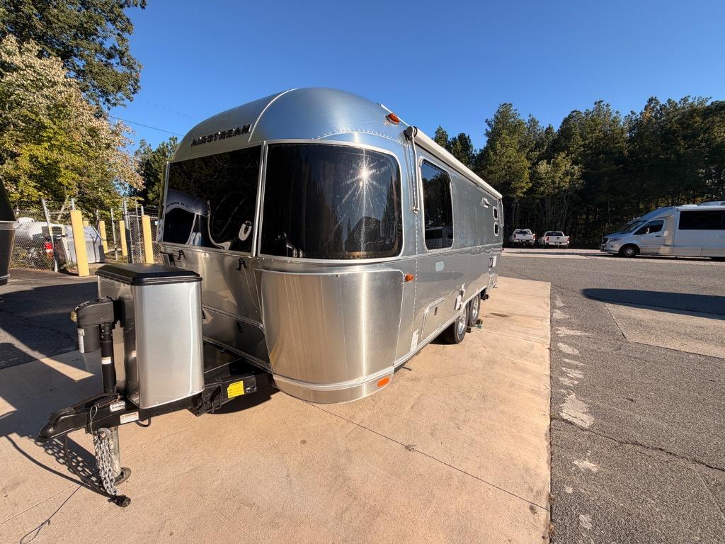 2021 Airstream Globetrotter 23FB Twin in monroe NC