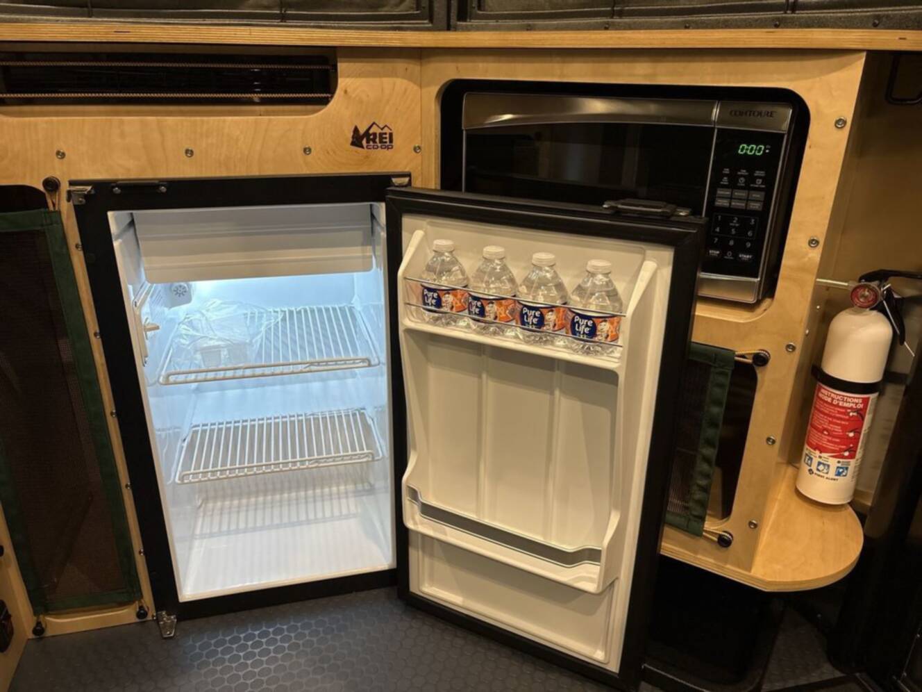 A photo of this 2025 Airstream Basecamp 16X