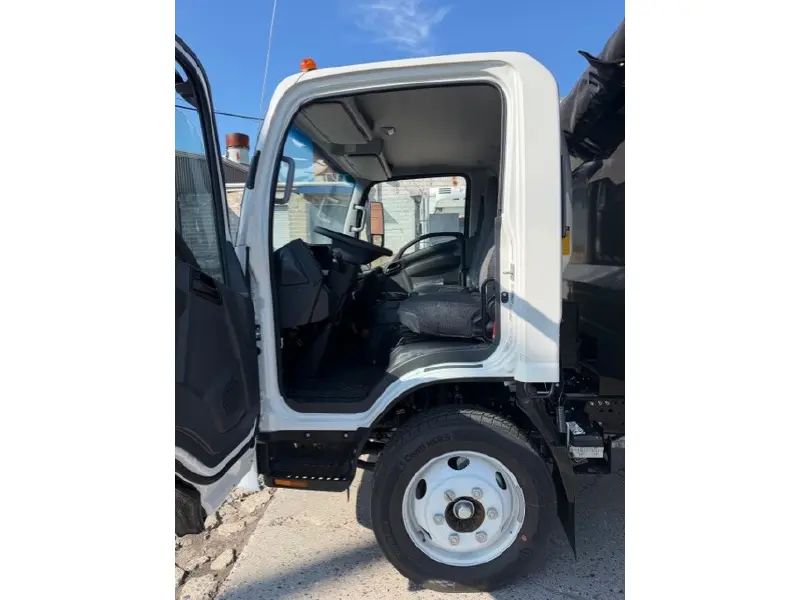 2026 ISUZU NPR HD