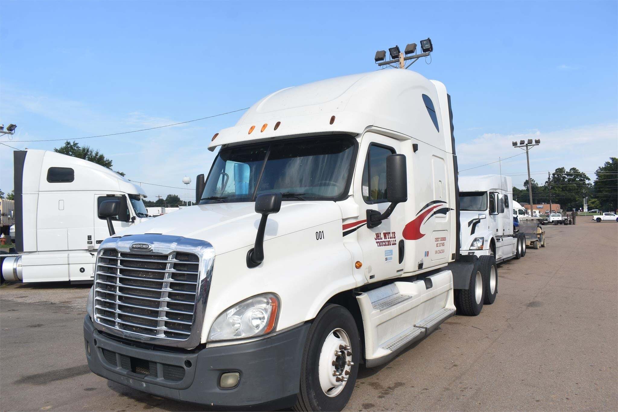 2011 FREIGHTLINER CASCADIA 125 in Covington, TN