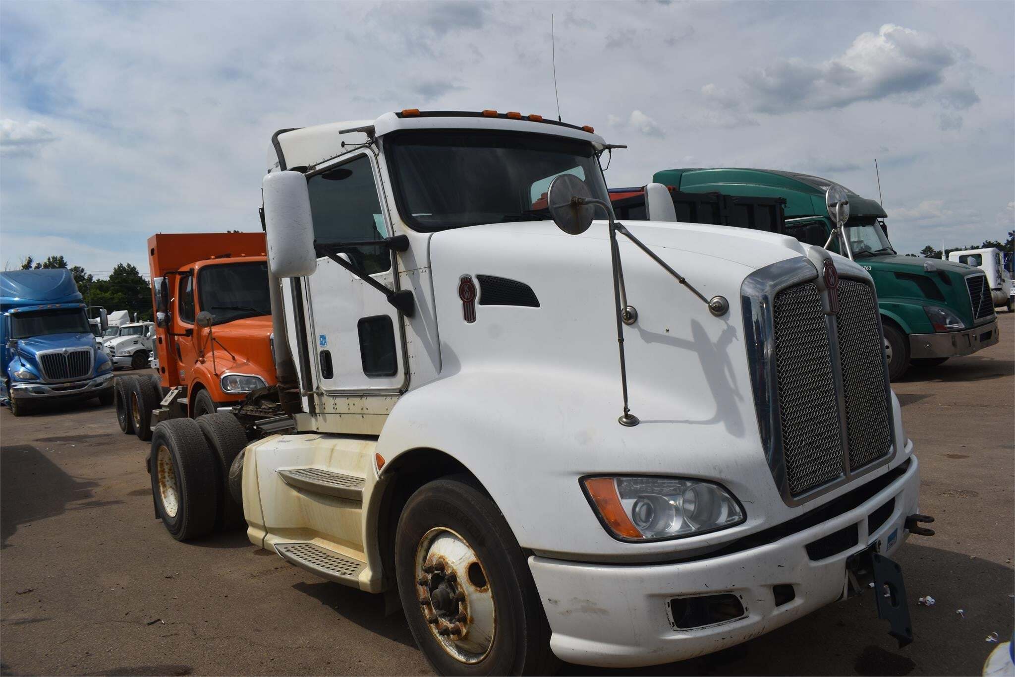 2010 KENWORTH T660 in Covington, TN