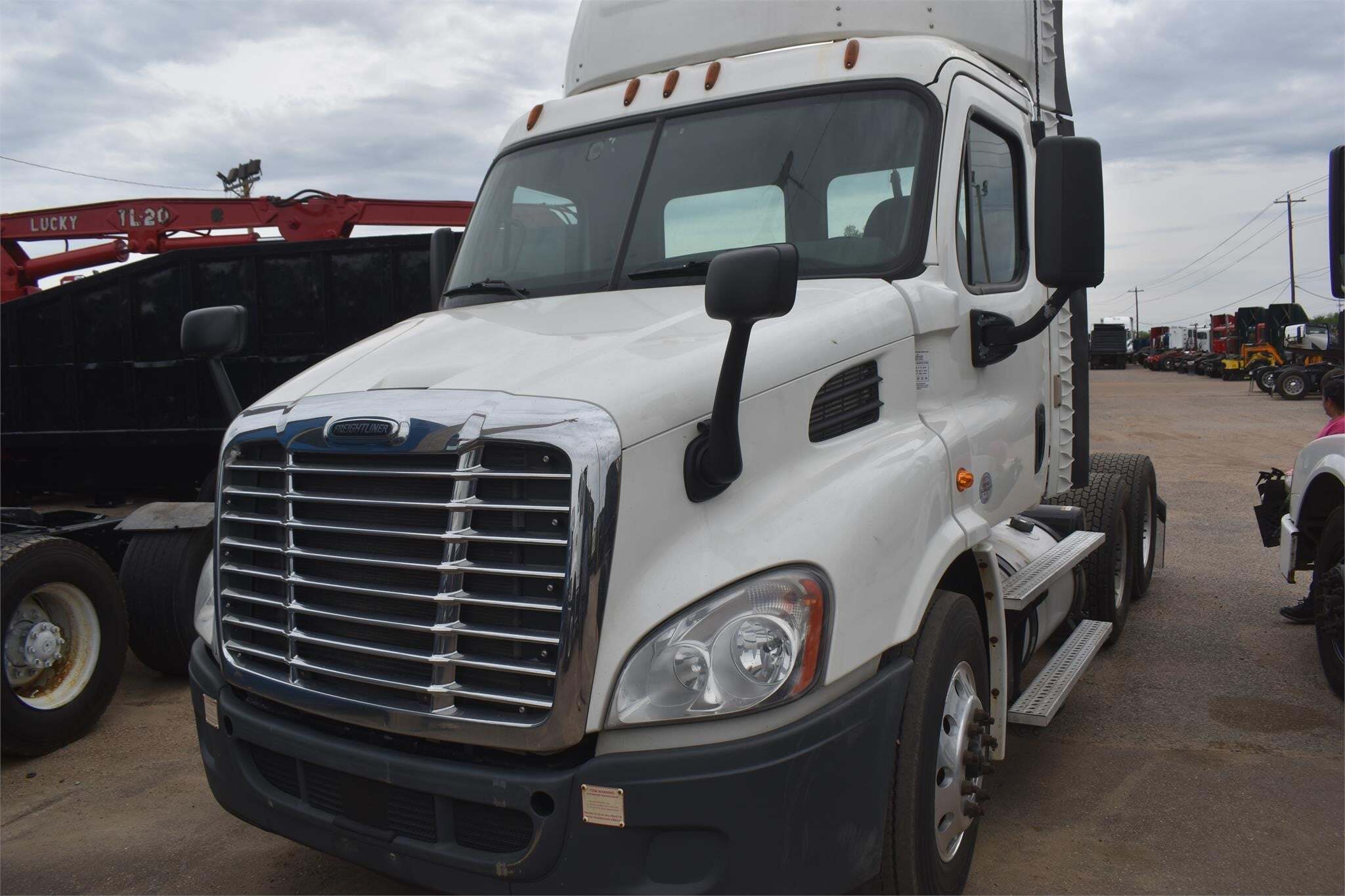 2018 FREIGHTLINER CASCADIA 113 in Covington, TN