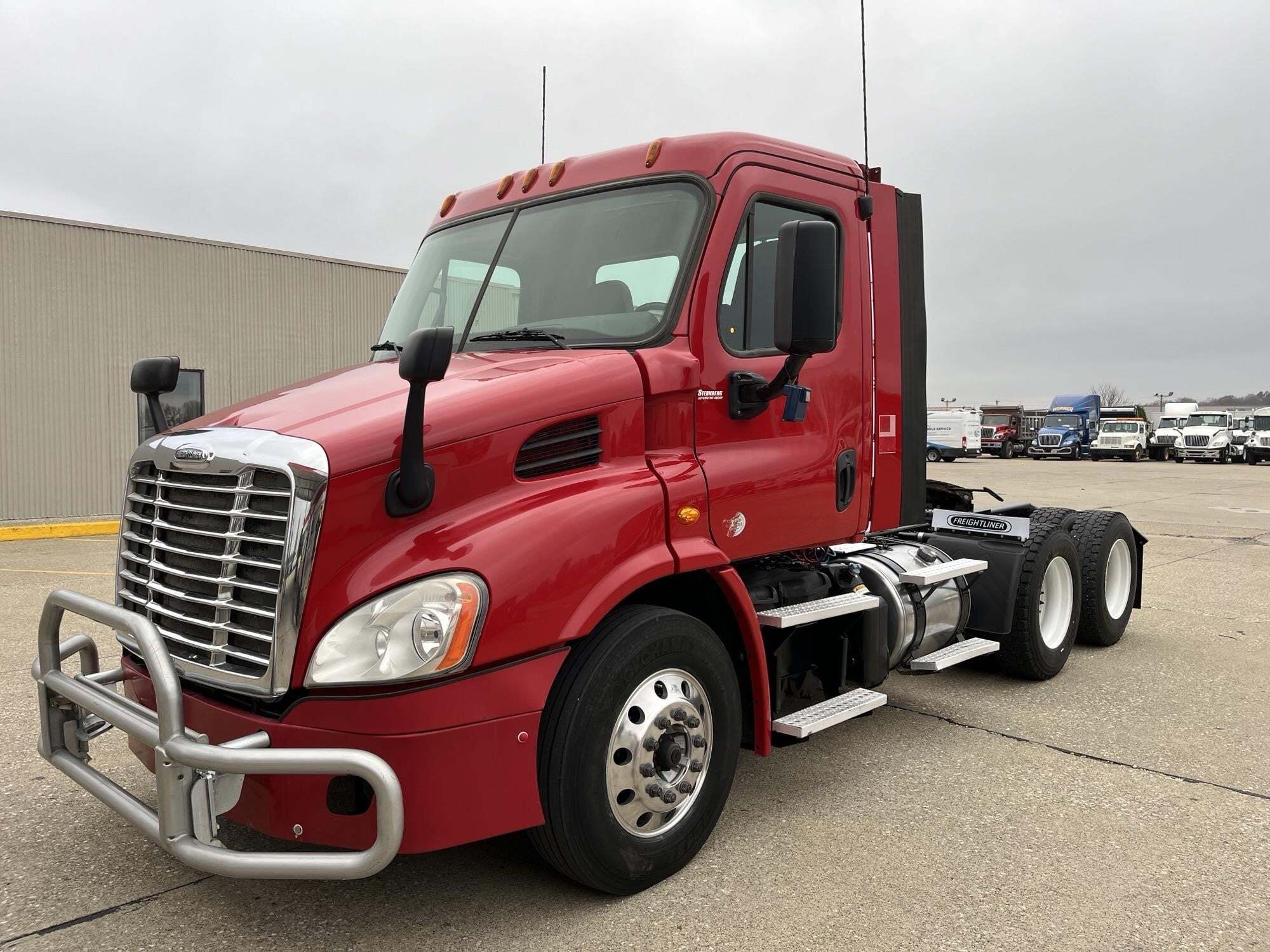 2015 FREIGHTLINER CASCADIA 113 in Jasper, IN