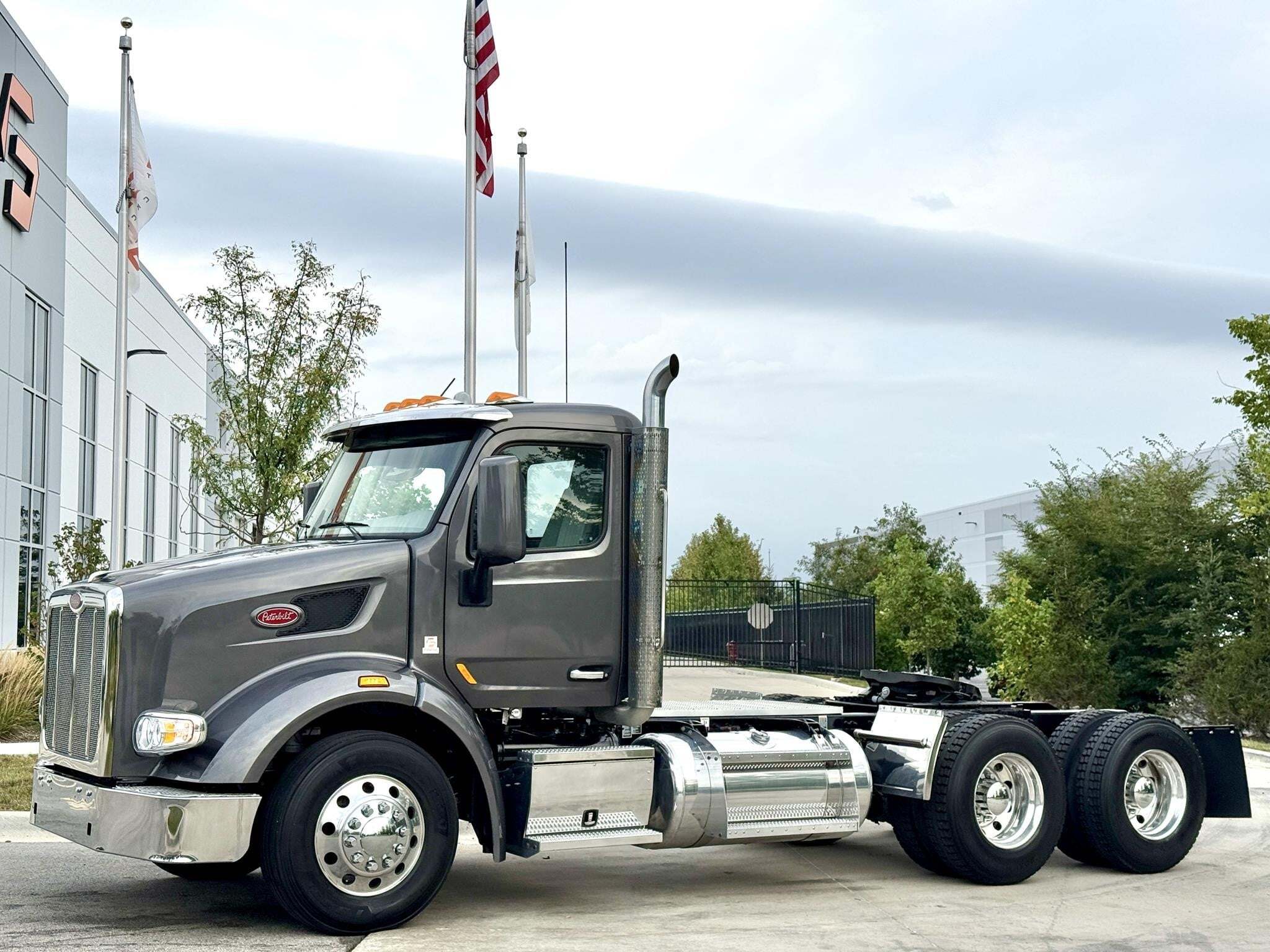 2022 PETERBILT 567 in New Lenox, IL