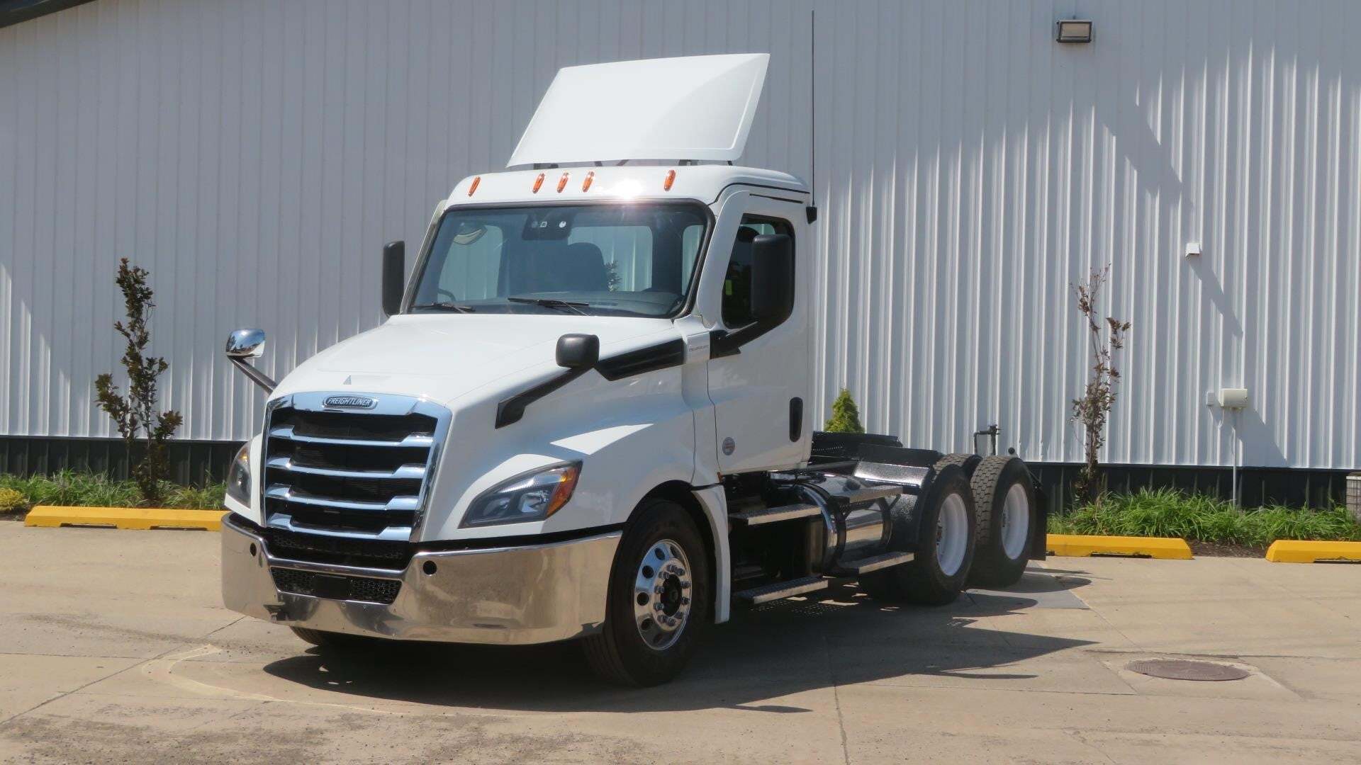 2021 FREIGHTLINER CASCADIA 126 in Grand Rapids, MI