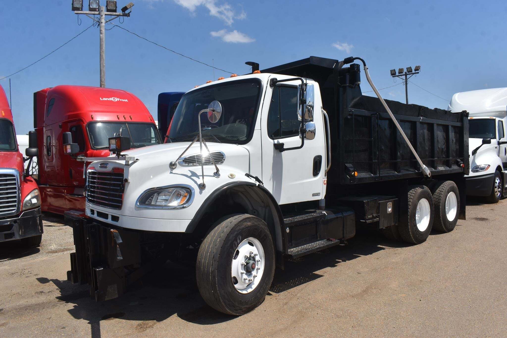 2010 FREIGHTLINER BUSINESS CLASS M2 106 in Covington, TN