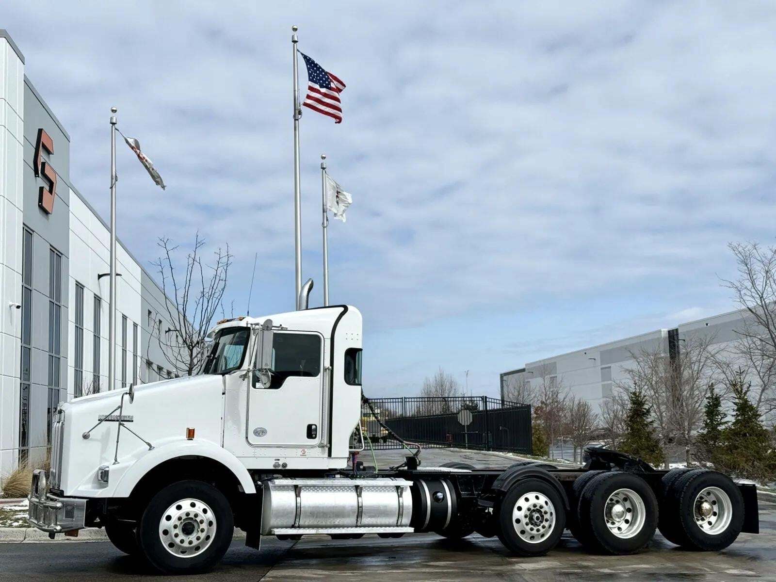 2019 KENWORTH T800 in New Lenox, IL