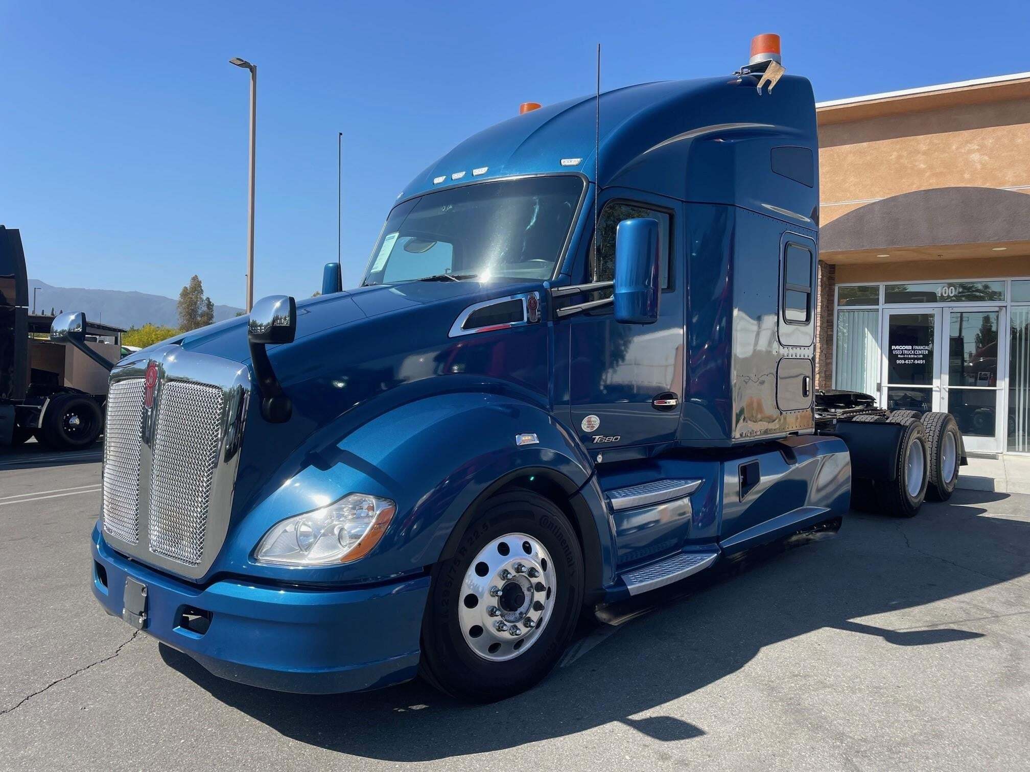 2022 KENWORTH T680 in Fontana, CA