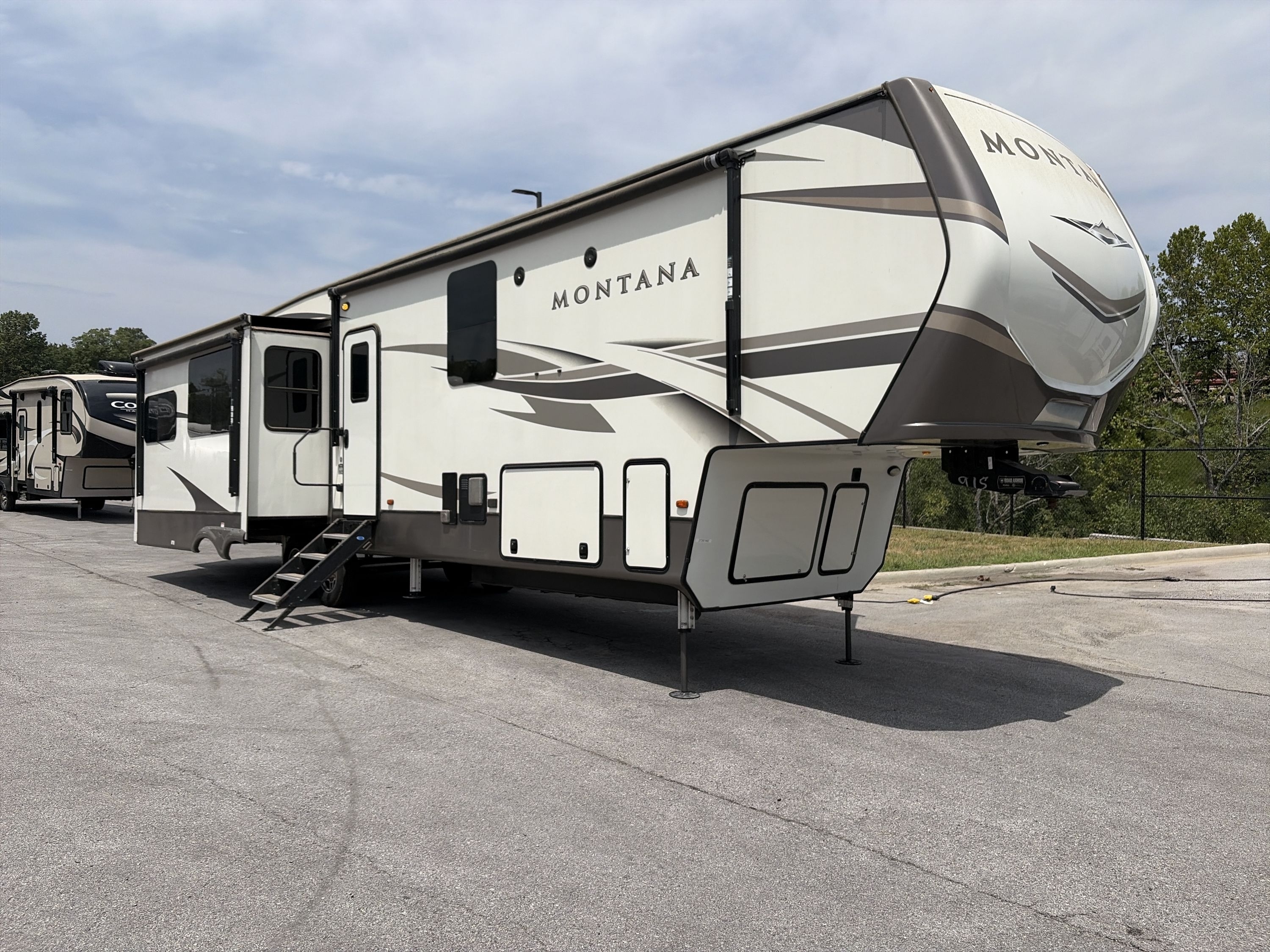 2020 Keystone MONTANA 3931FB in branson MO