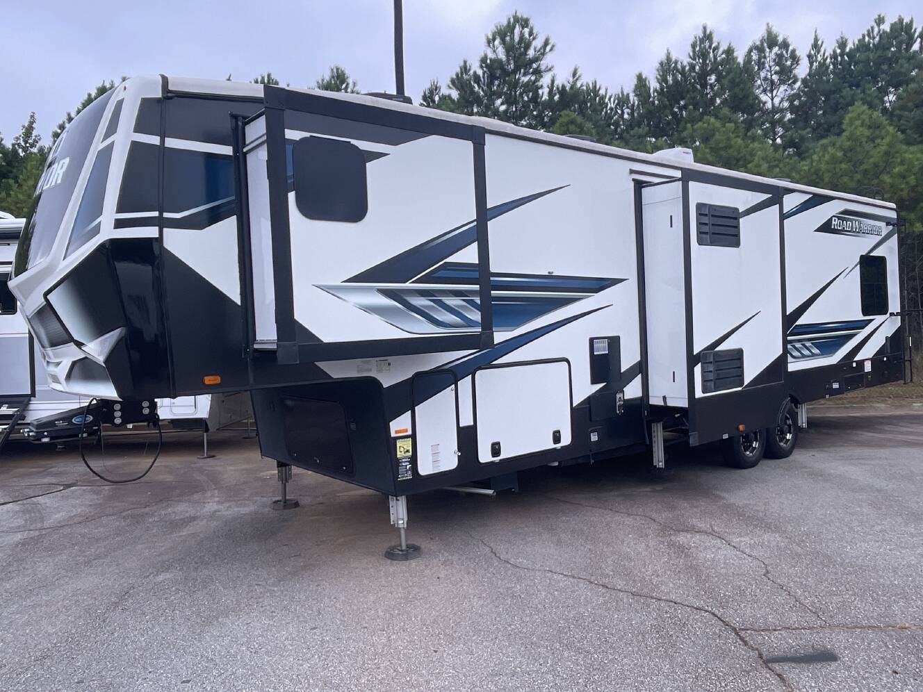 A photo of this 2022 Heartland ROAD WARRIOR 375RW