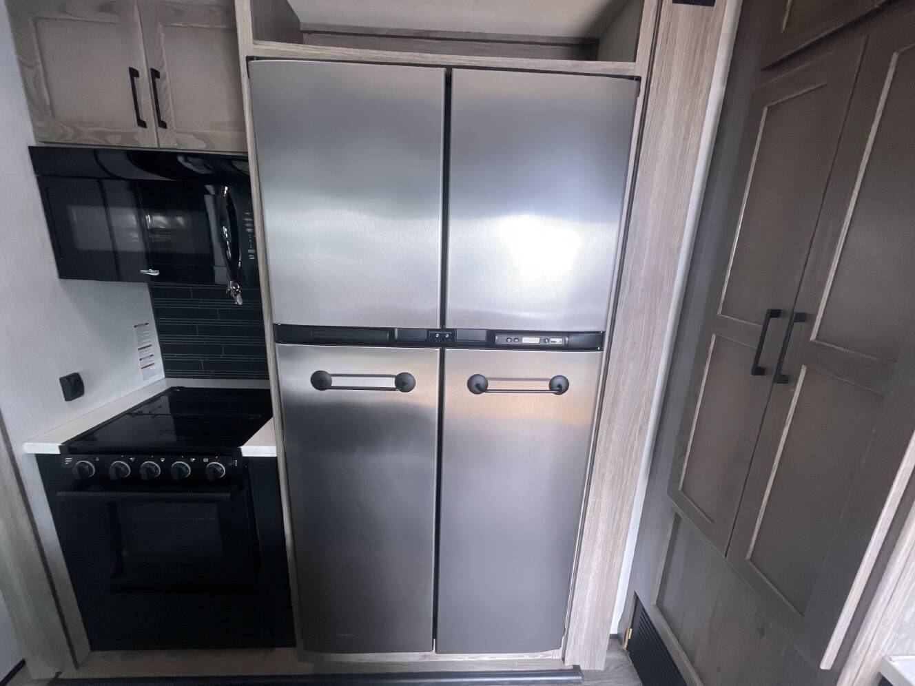 A photo of this 2022 Heartland ROAD WARRIOR 375RW