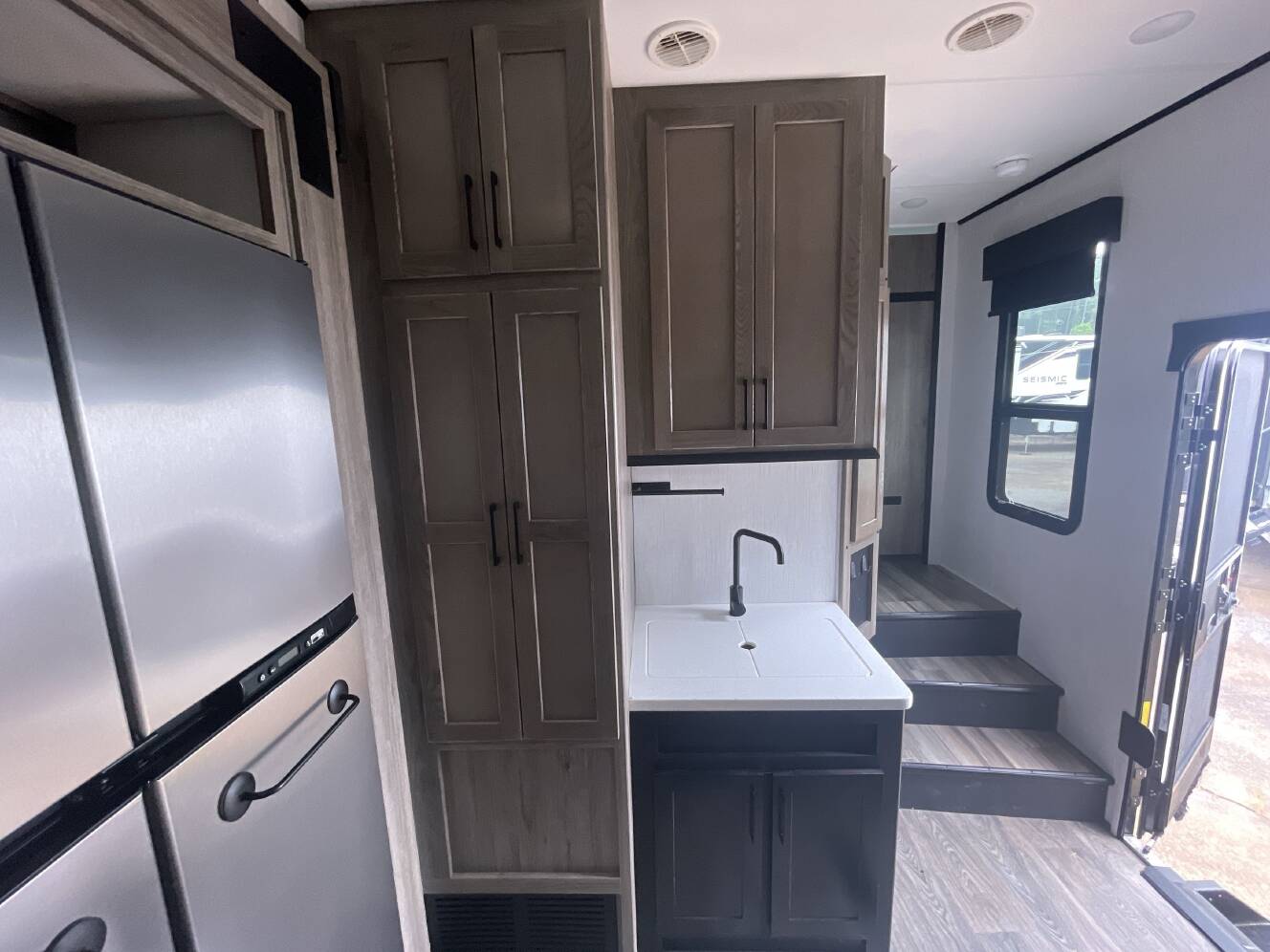 A photo of this 2022 Heartland ROAD WARRIOR 375RW