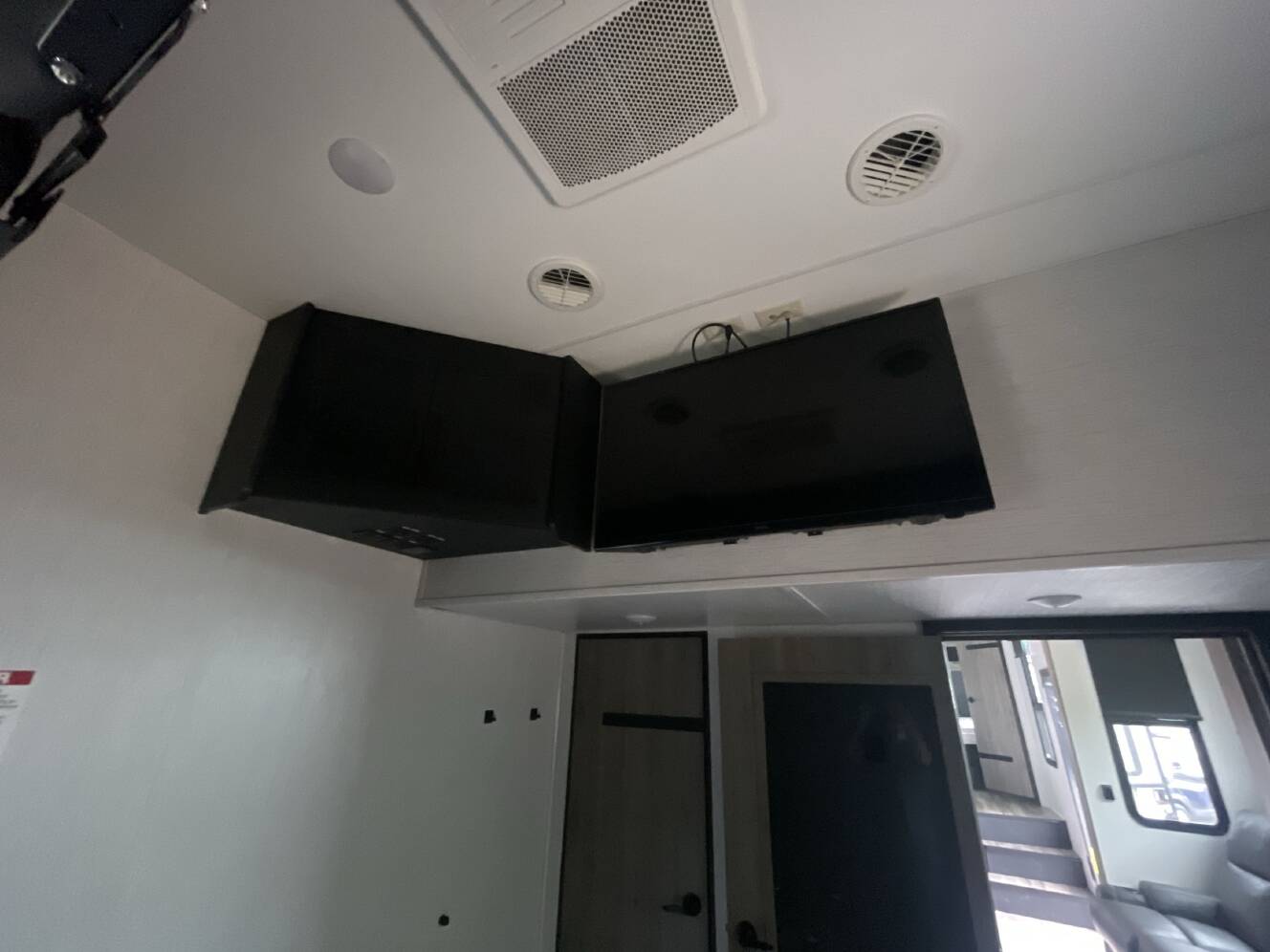 A photo of this 2022 Heartland ROAD WARRIOR 375RW