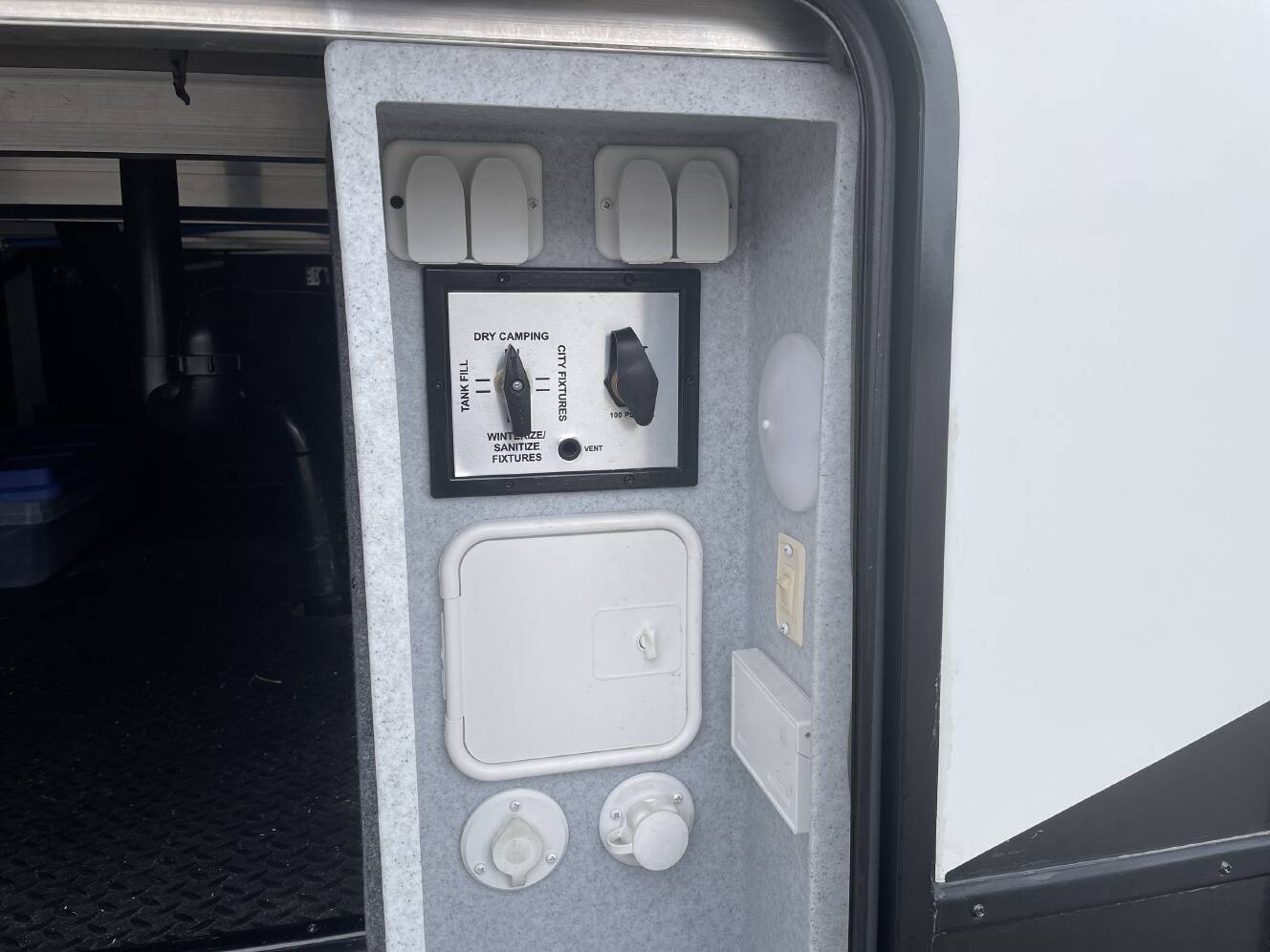 A photo of this 2022 Heartland ROAD WARRIOR 375RW