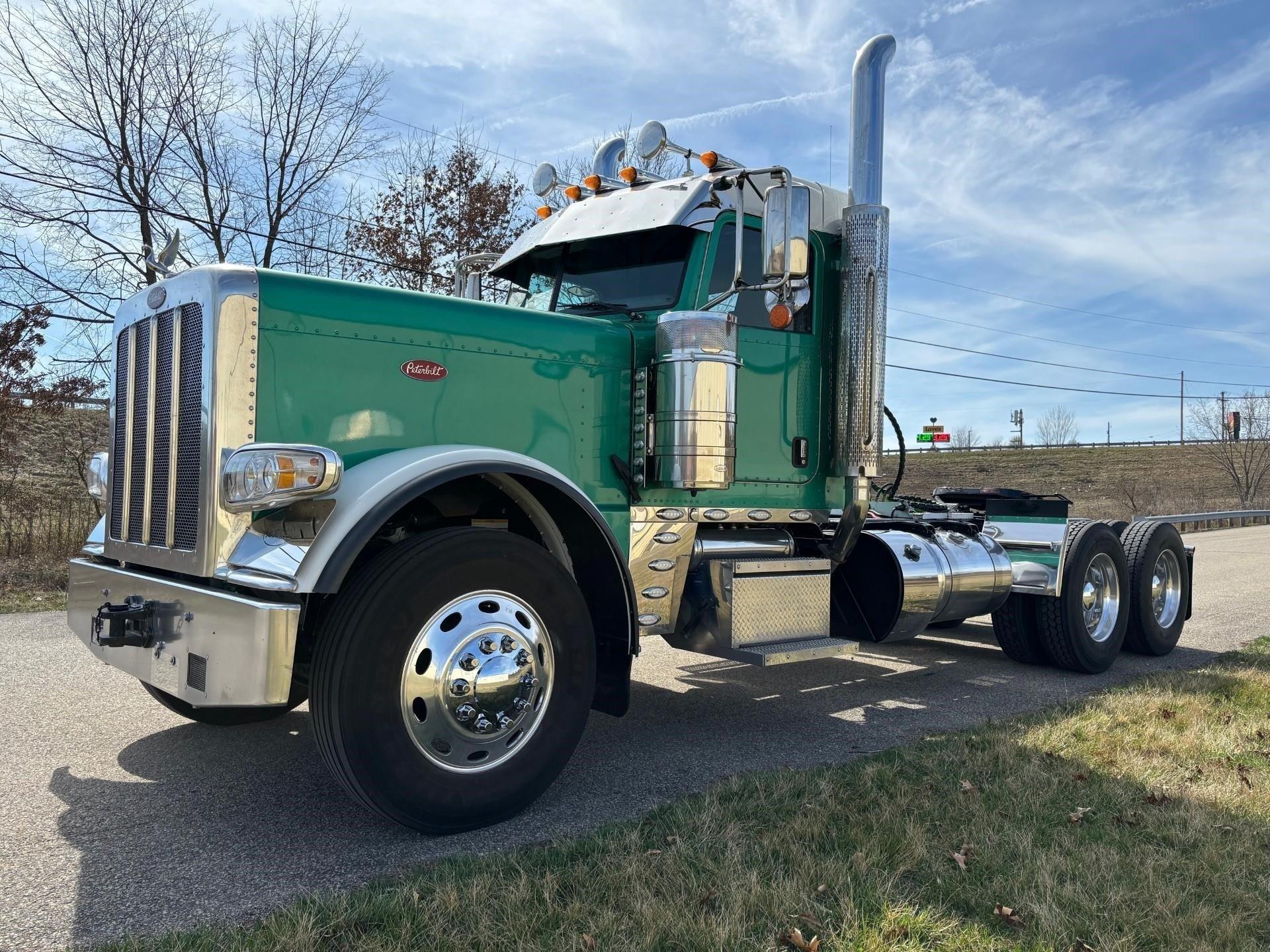 2022 PETERBILT 389 in Zanesville, OH