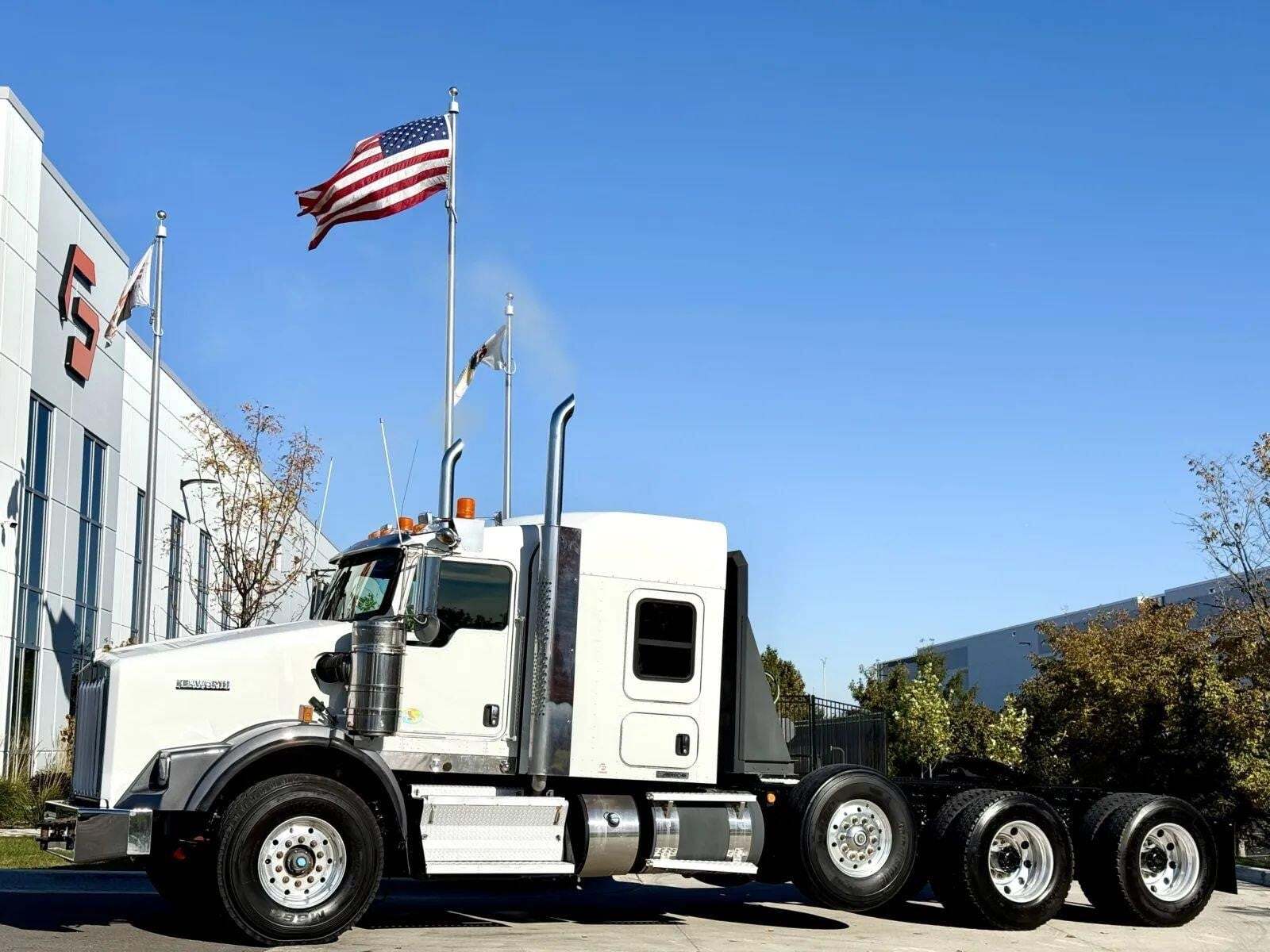 2012 KENWORTH T800 in New Lenox, IL