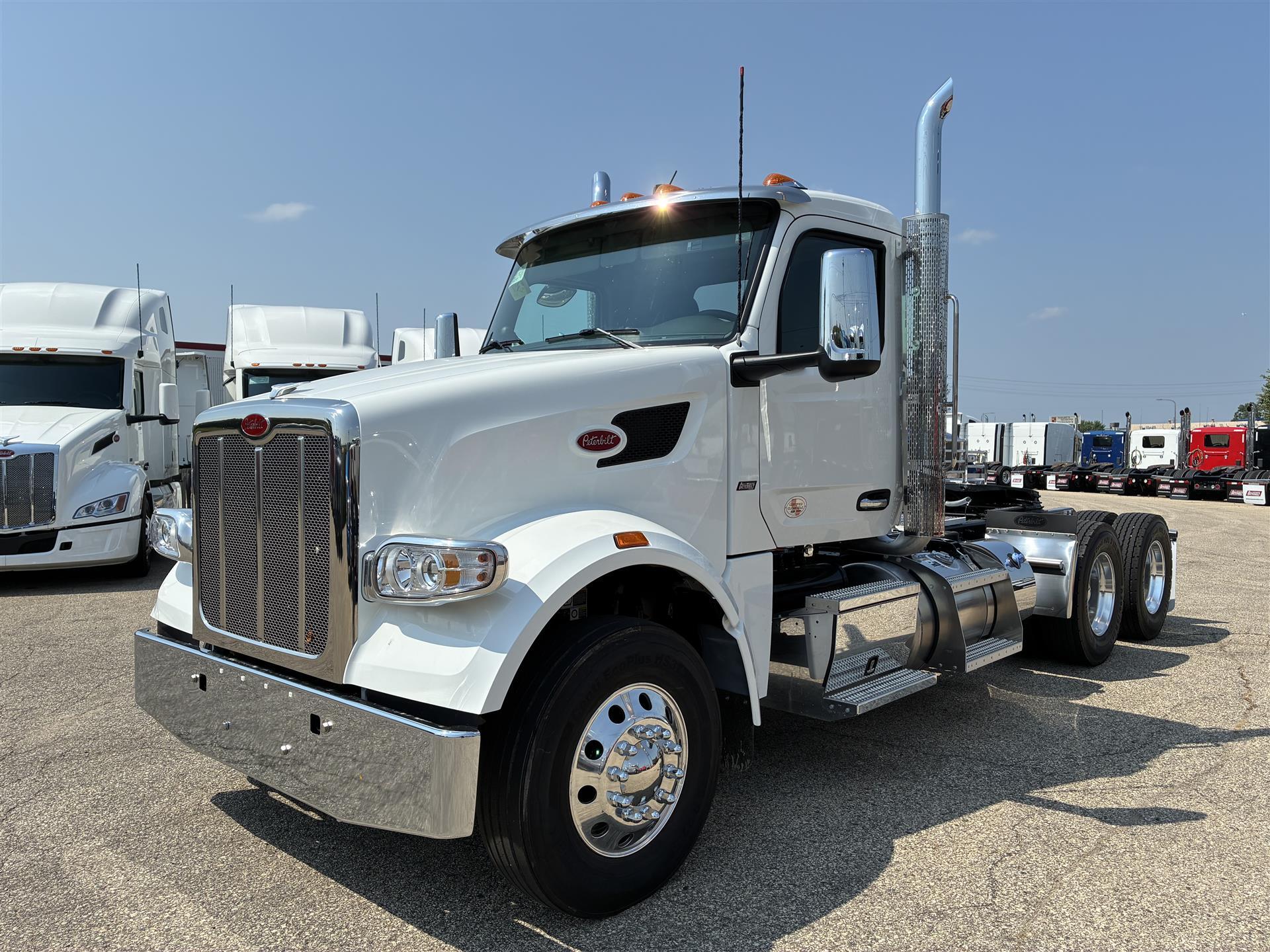 2027 PETERBILT 567 in South Saint Paul, MN