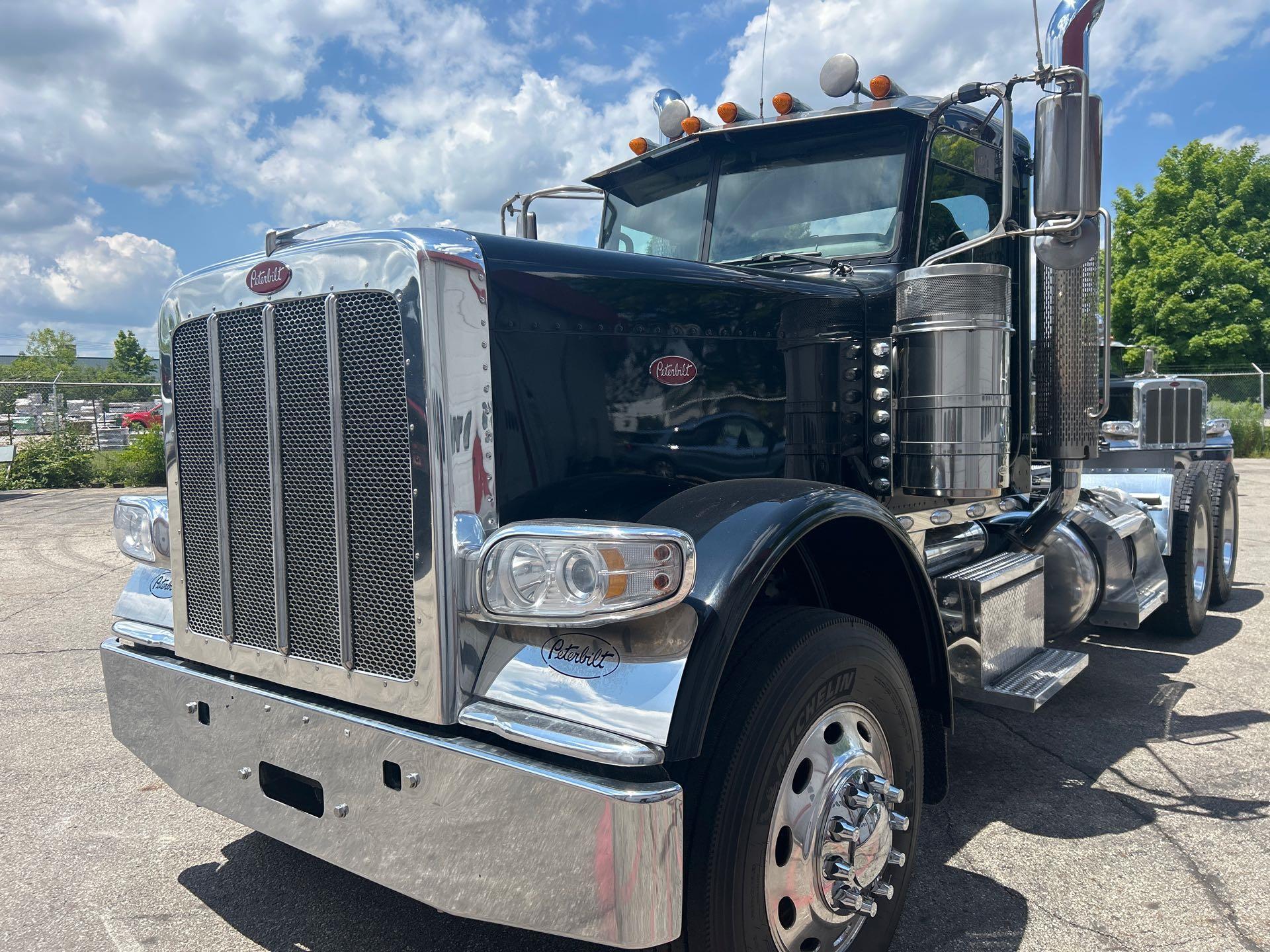 2022 PETERBILT 389 in Etna, OH