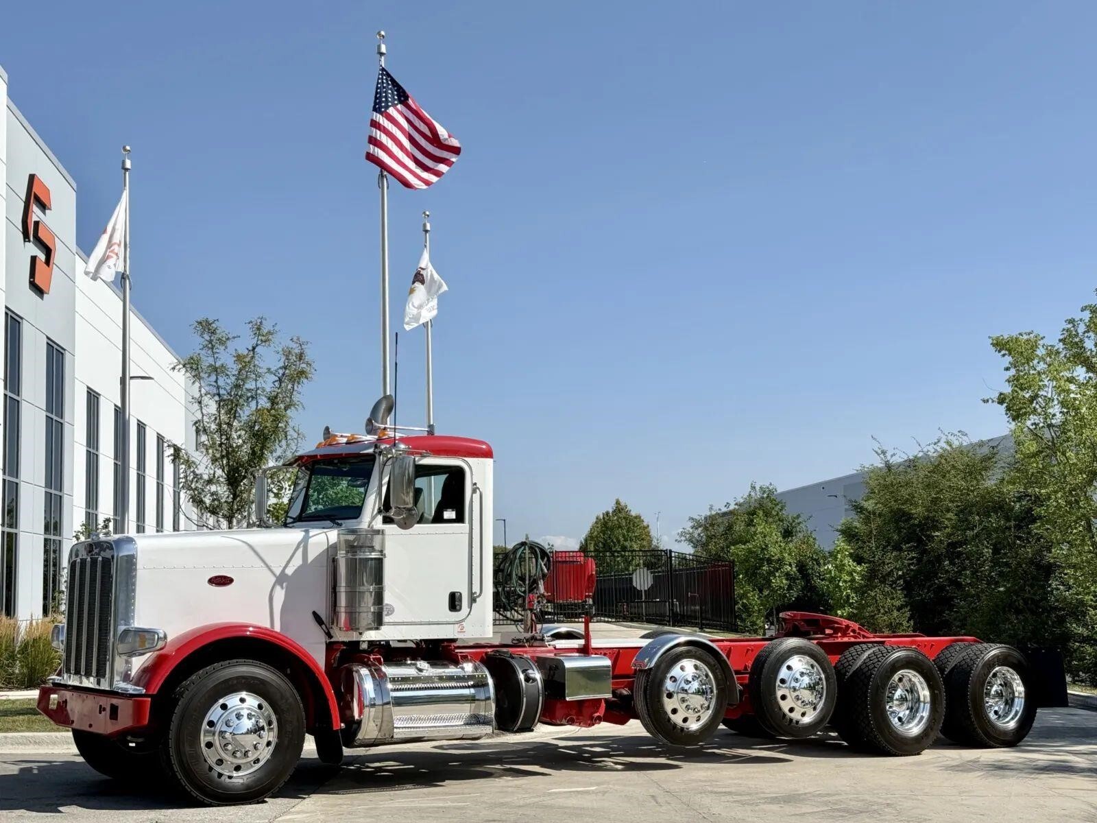 2017 PETERBILT 389 in New Lenox, IL