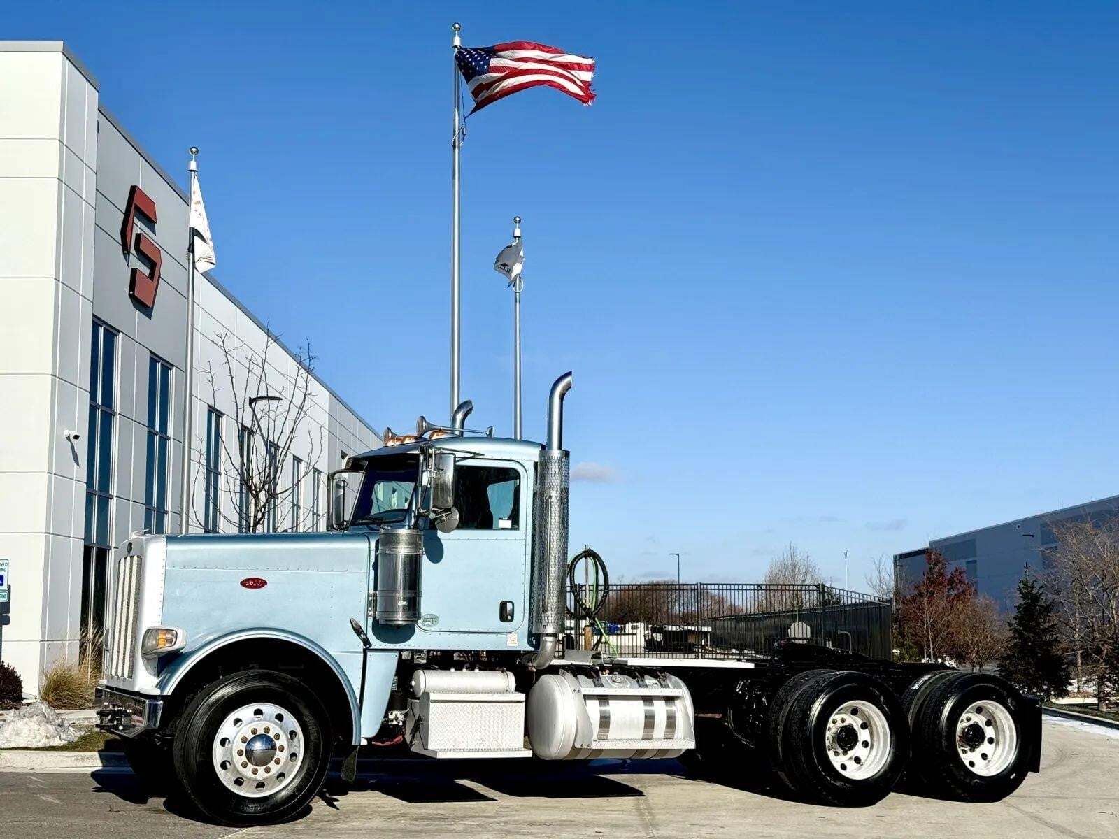 2018 PETERBILT 389 in New Lenox, IL