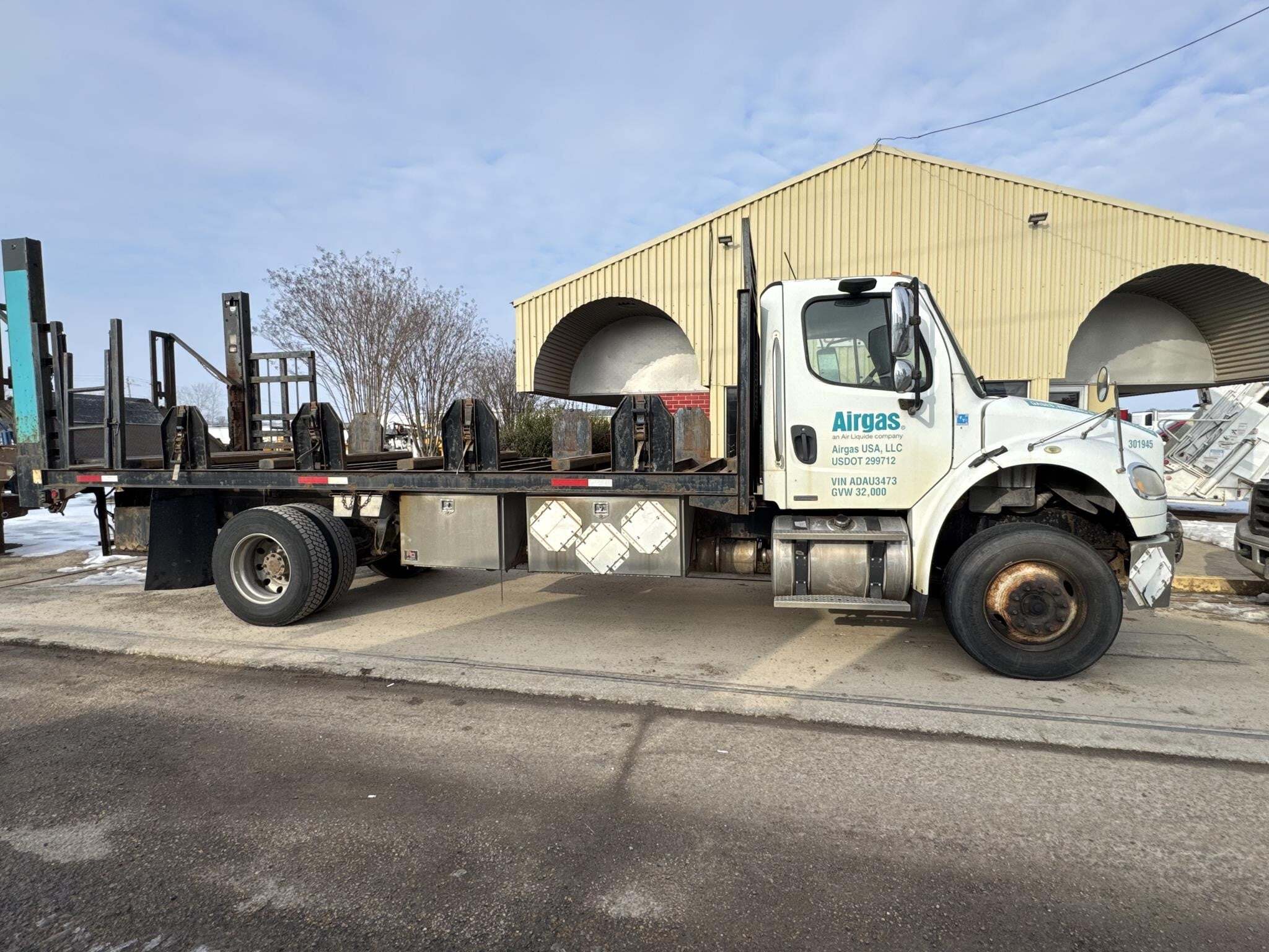 2010 FREIGHTLINER BUSINESS CLASS M2 106 in Covington, TN