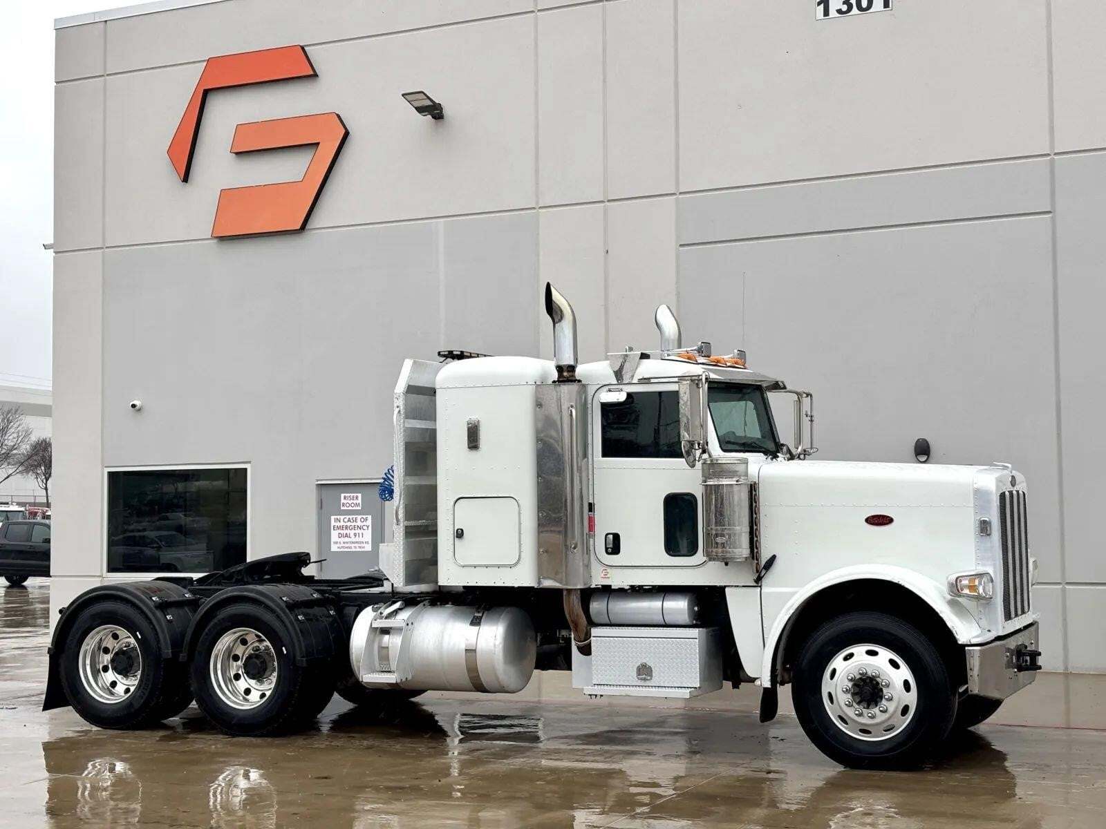 2009 PETERBILT 388 in Hutchins, TX