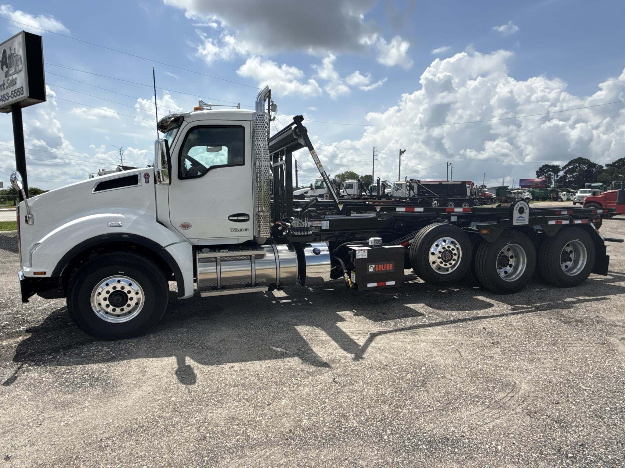2027 KENWORTH T880 in Bartow, FL