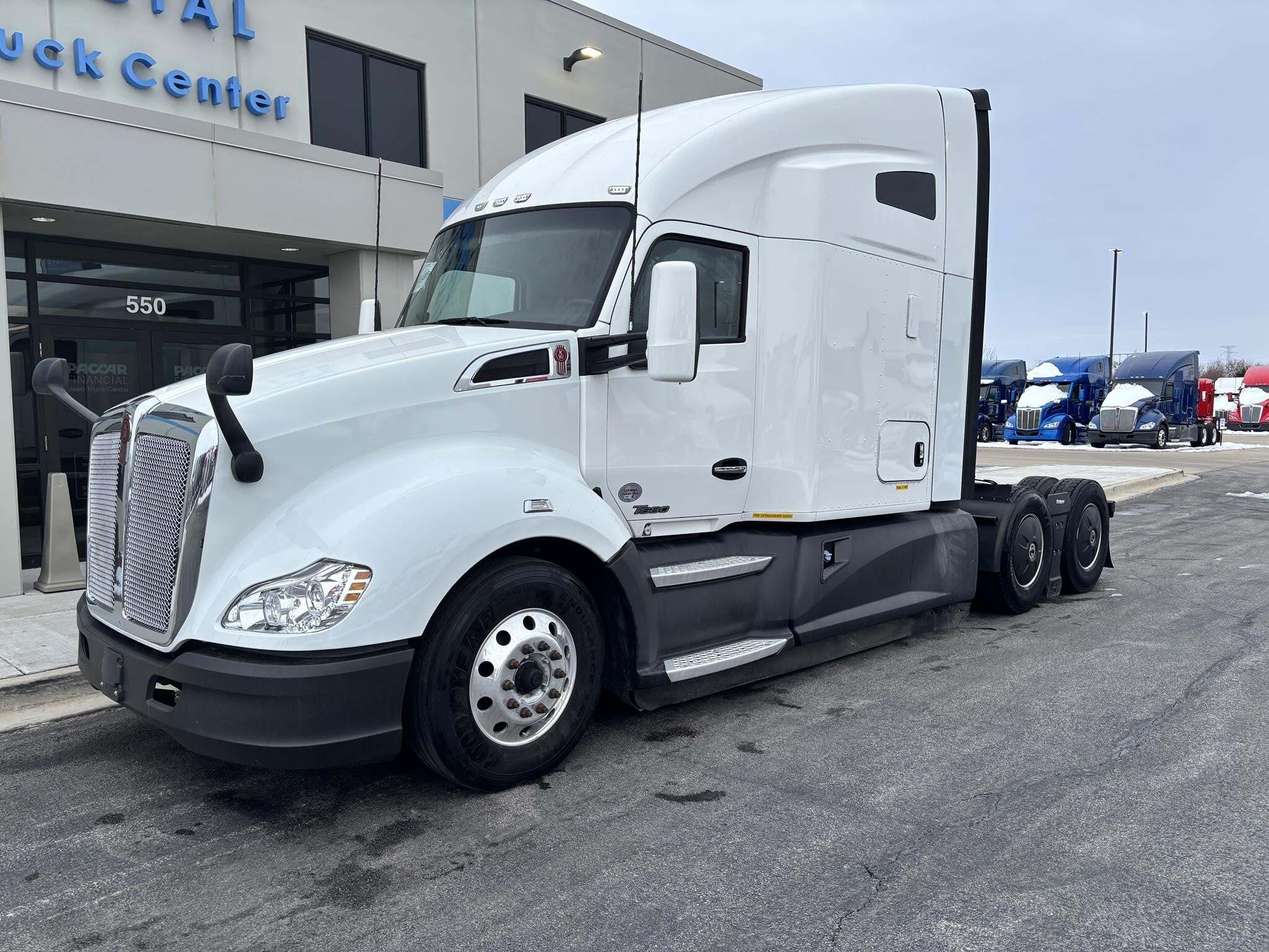 2021 KENWORTH T680 in Minooka, IL