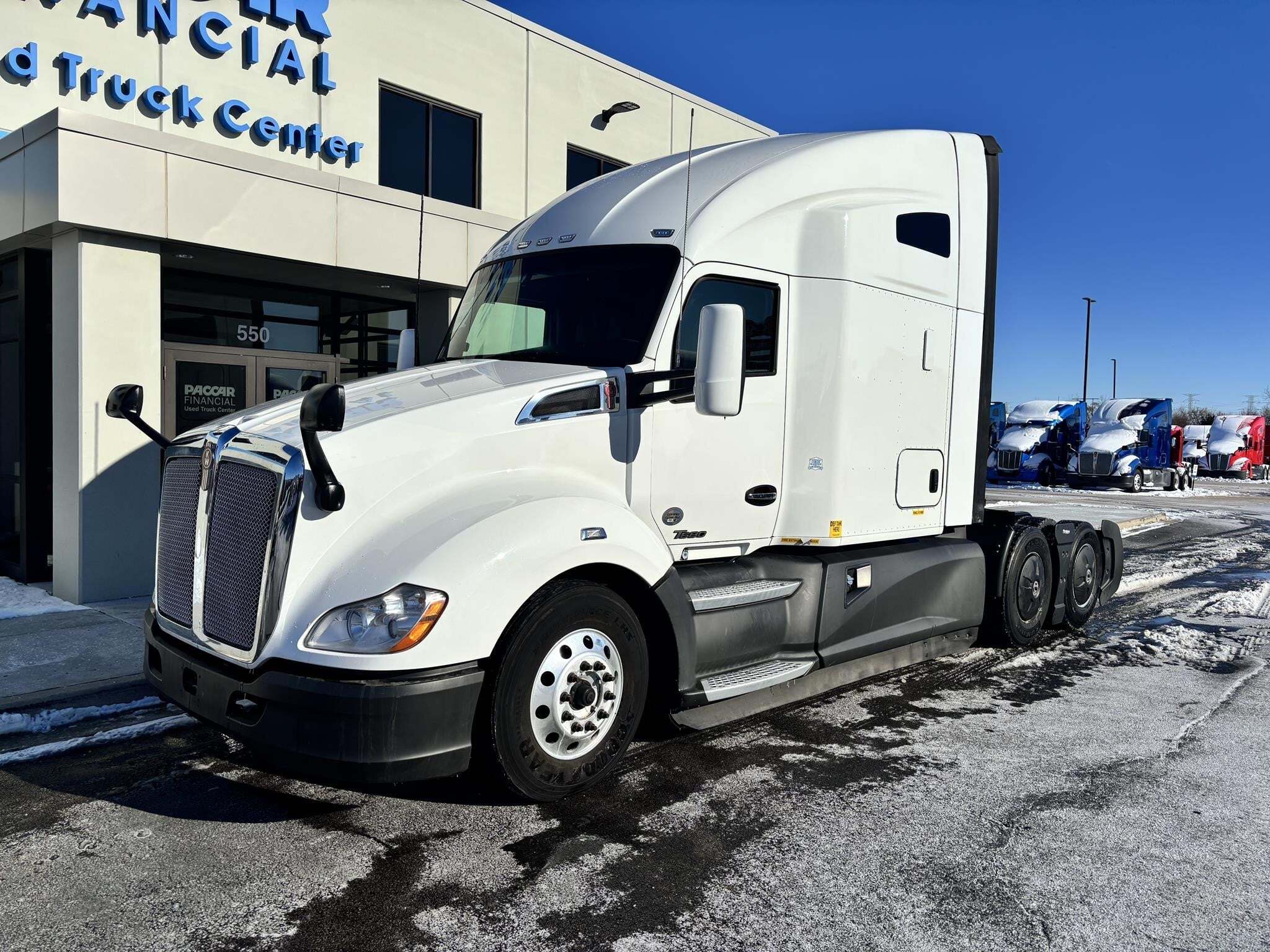 2021 KENWORTH T680 in Minooka, IL