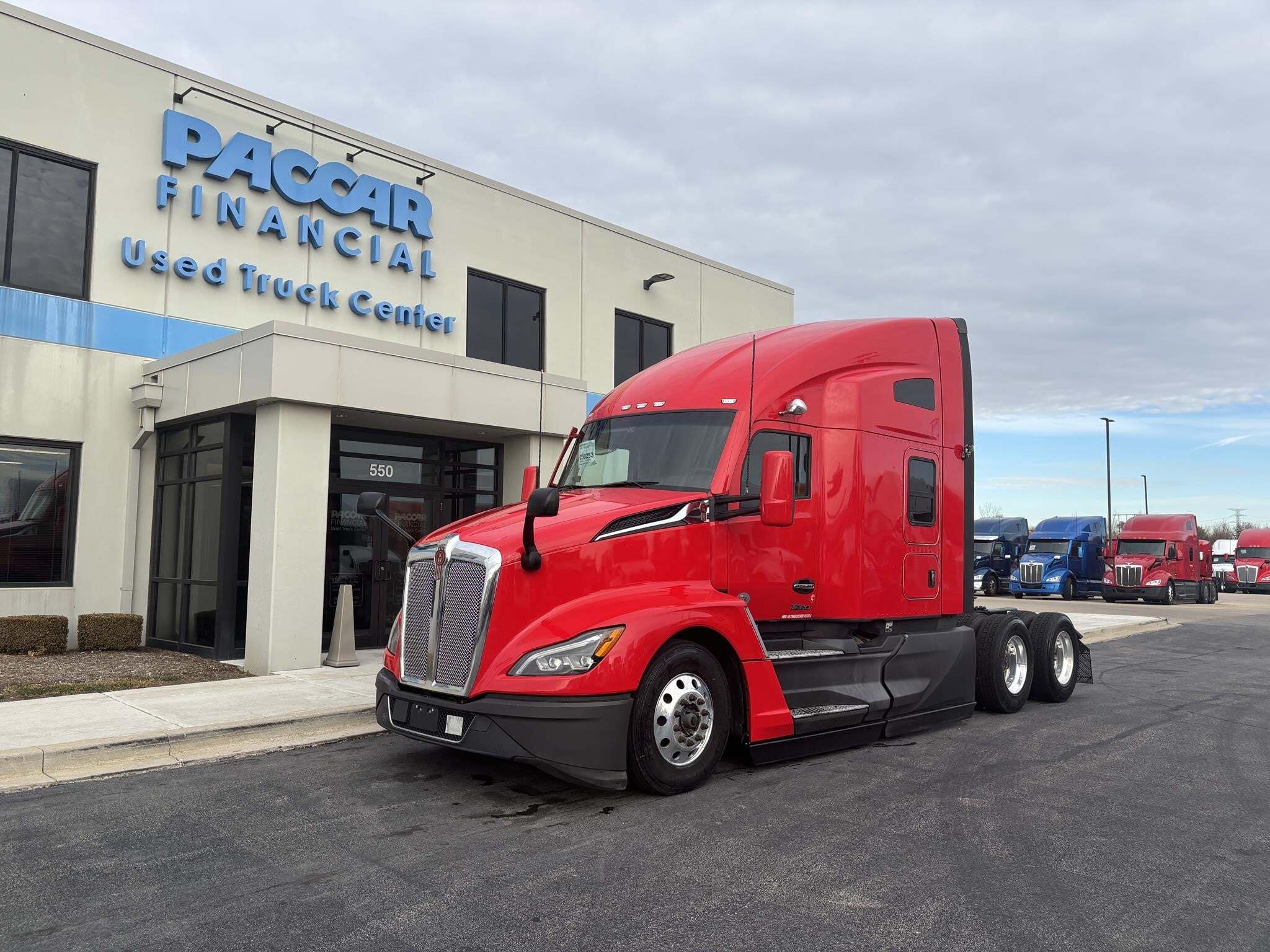 2023 KENWORTH T680 in Minooka, IL
