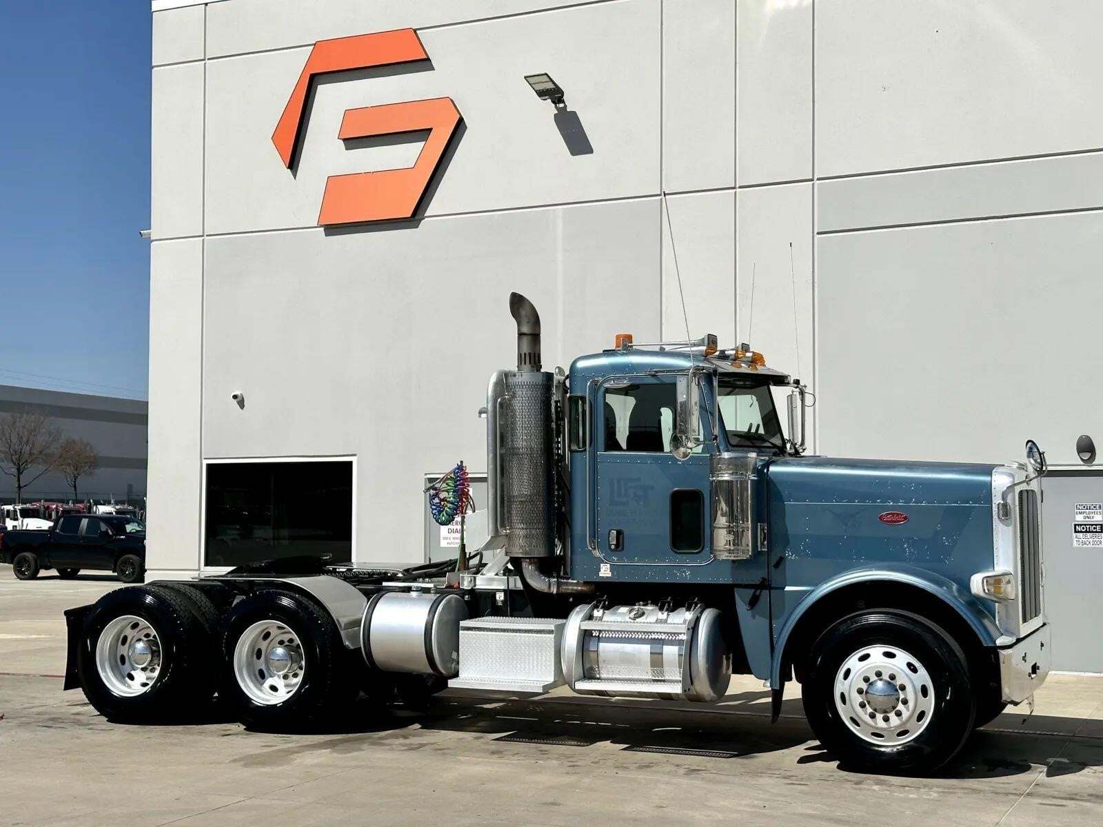 2009 PETERBILT 388 in Hutchins, TX