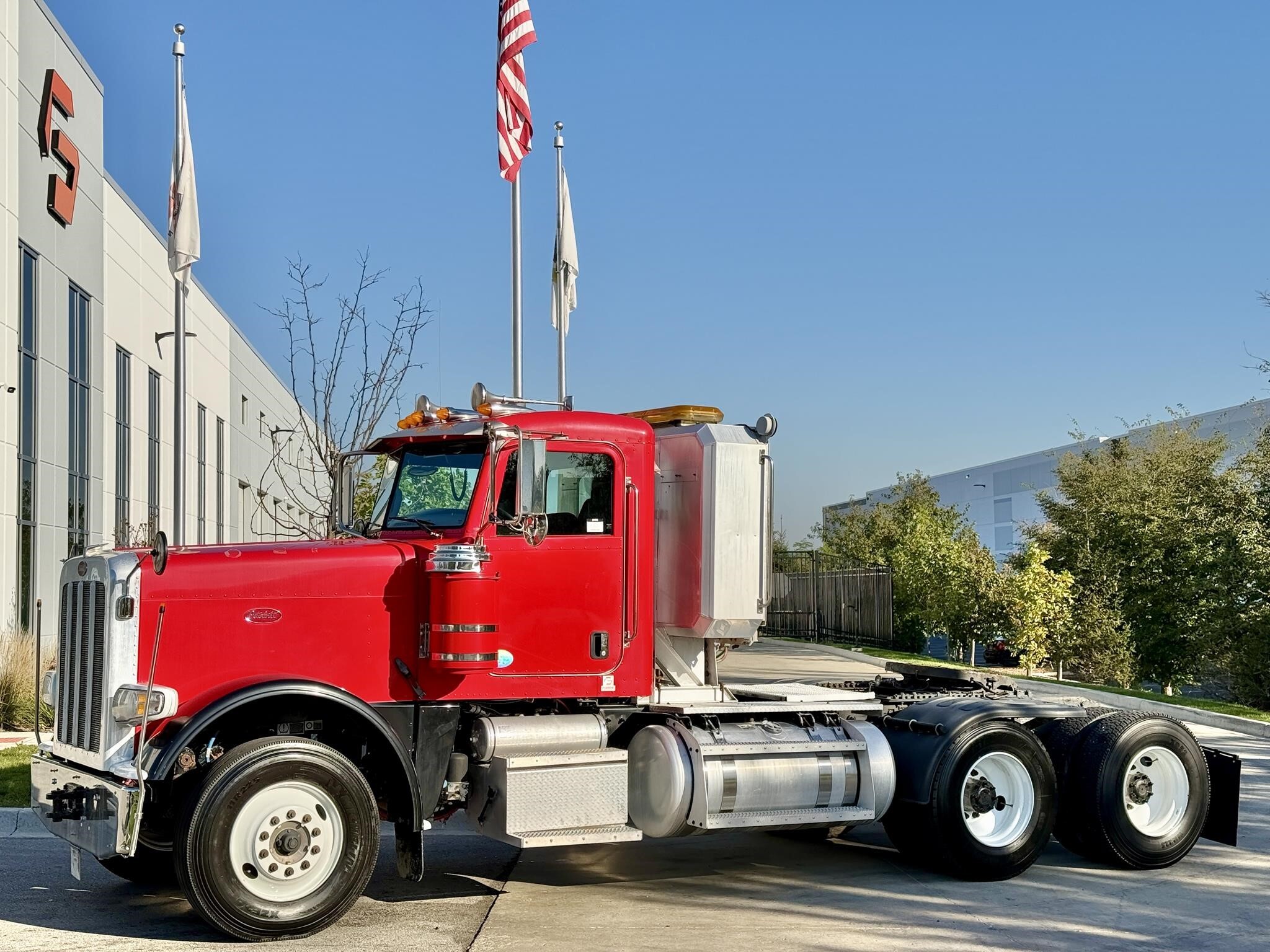 2014 PETERBILT 388 in New Lenox, IL