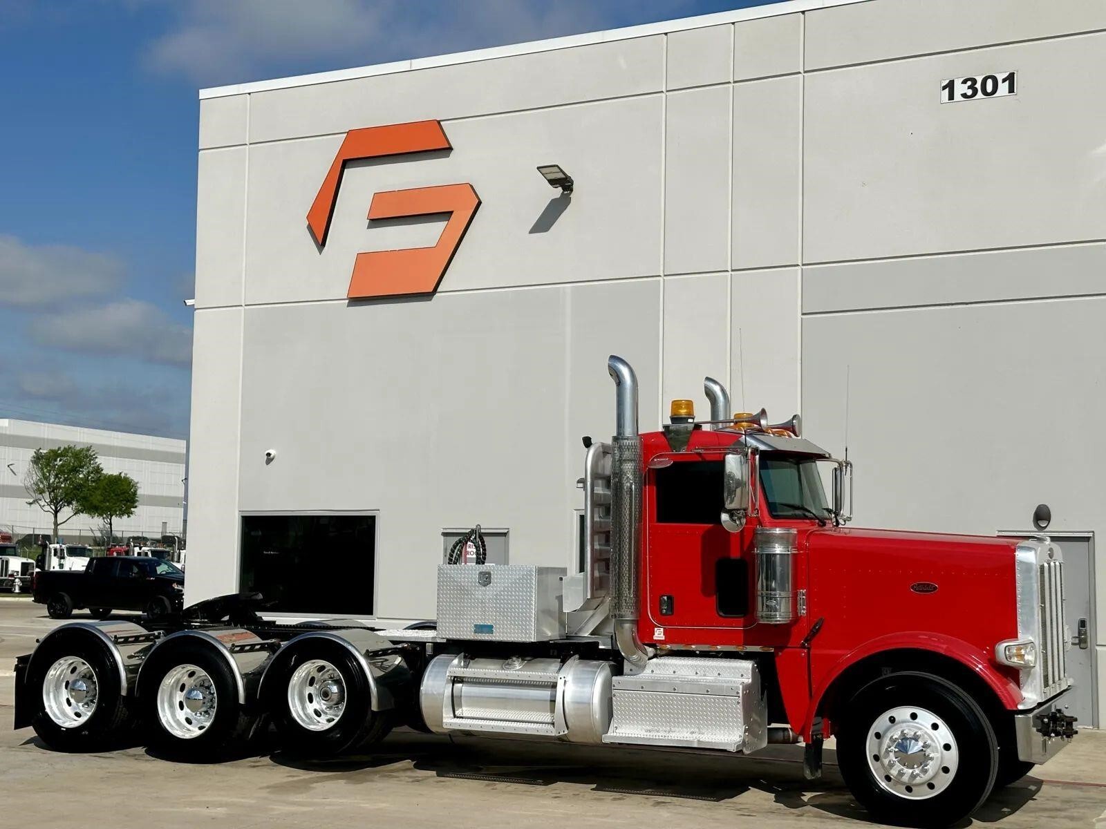 2017 PETERBILT 389 in Hutchins, TX