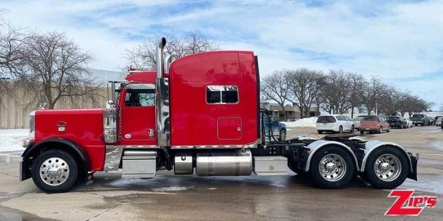 2021 PETERBILT 389 in New Hampton, IA