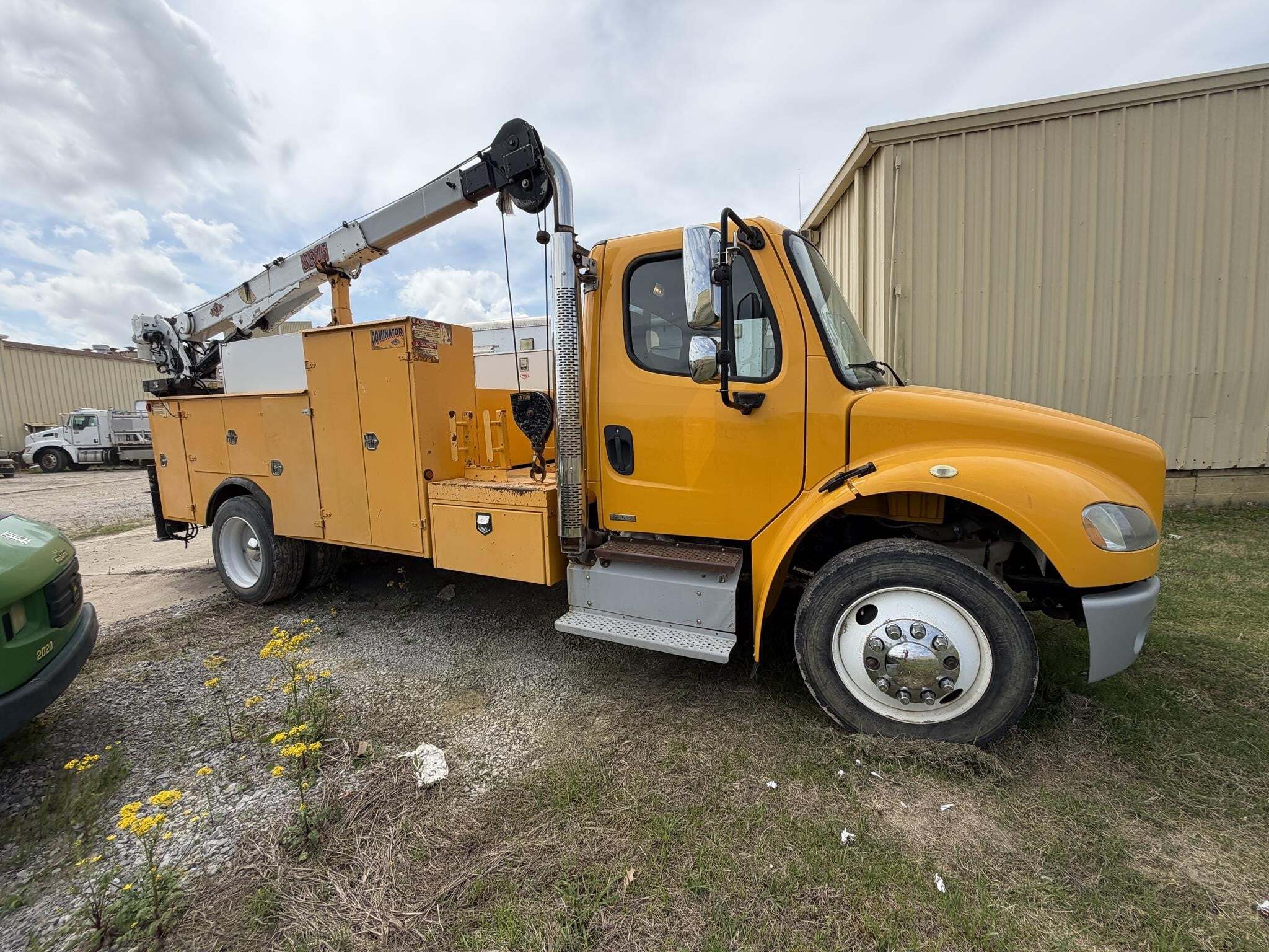 2011 FREIGHTLINER BUSINESS CLASS M2 106 in Covington, TN