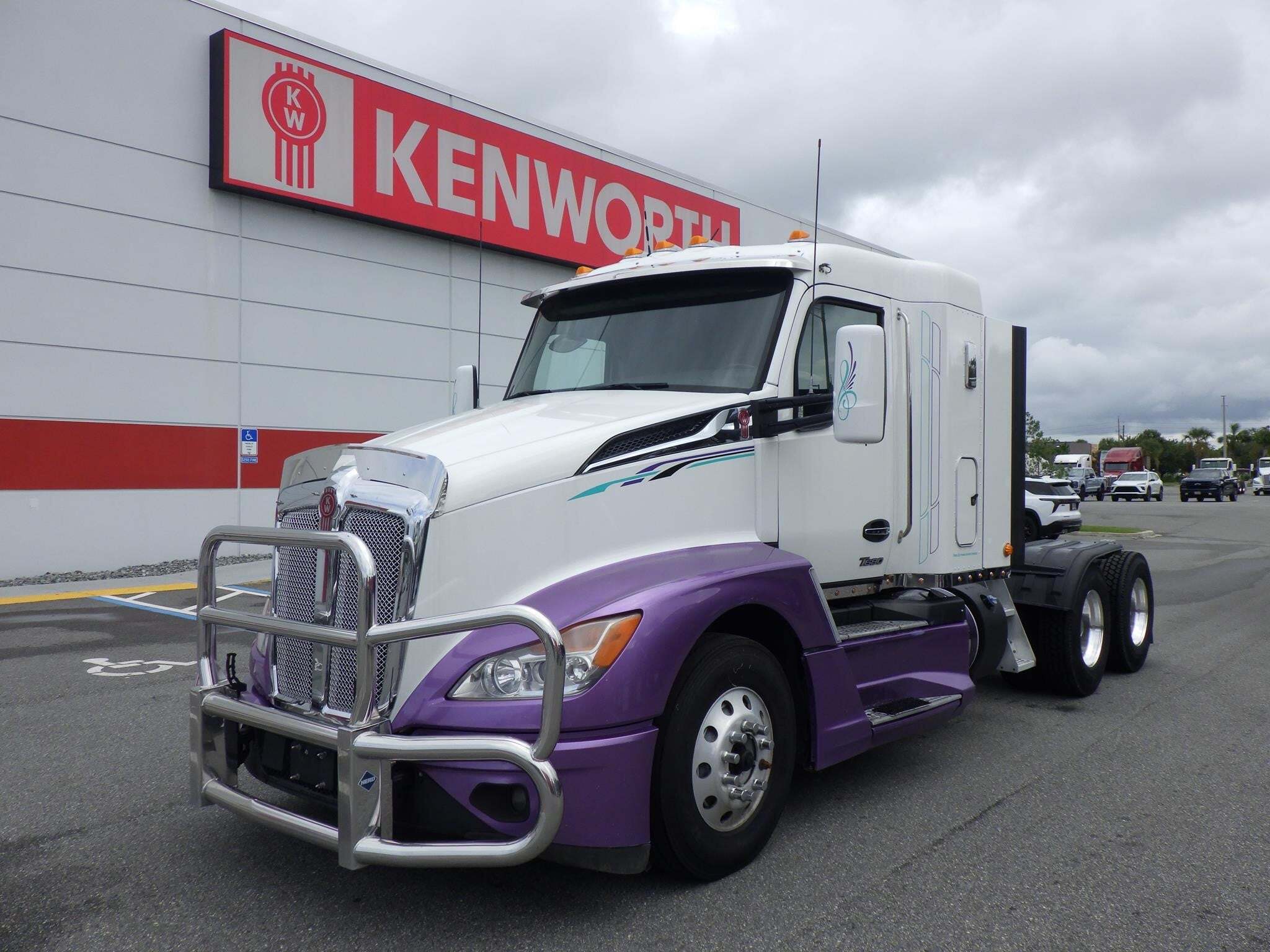2023 KENWORTH T680 in Jacksonville, FL