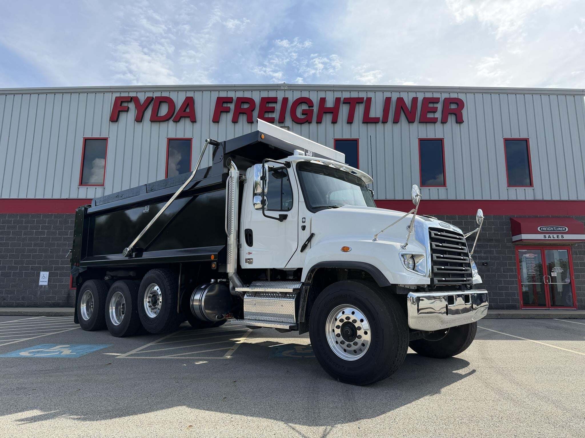 2027 FREIGHTLINER 114 SD in Canonsburg, PA
