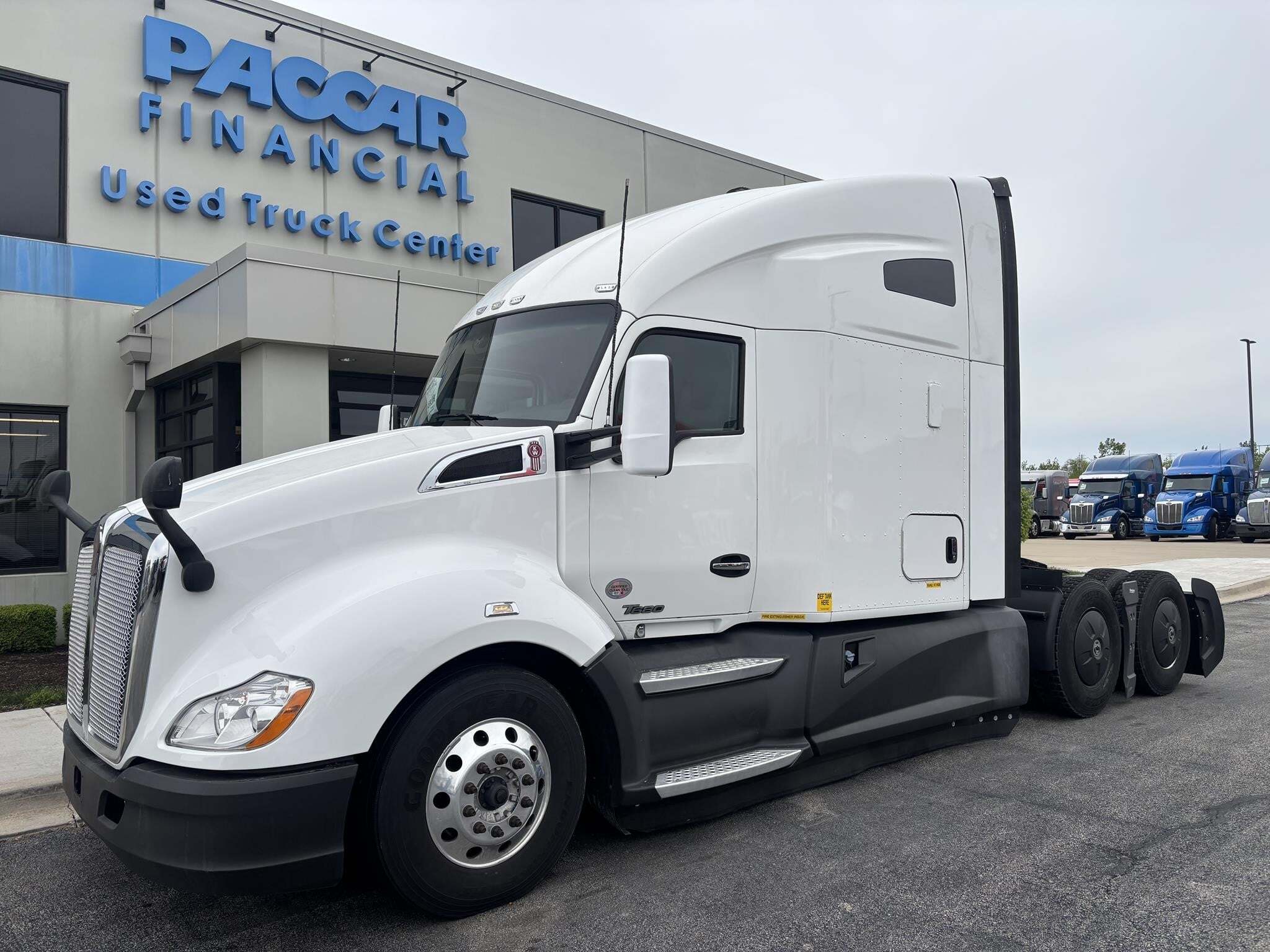 2021 KENWORTH T680 in Minooka, IL