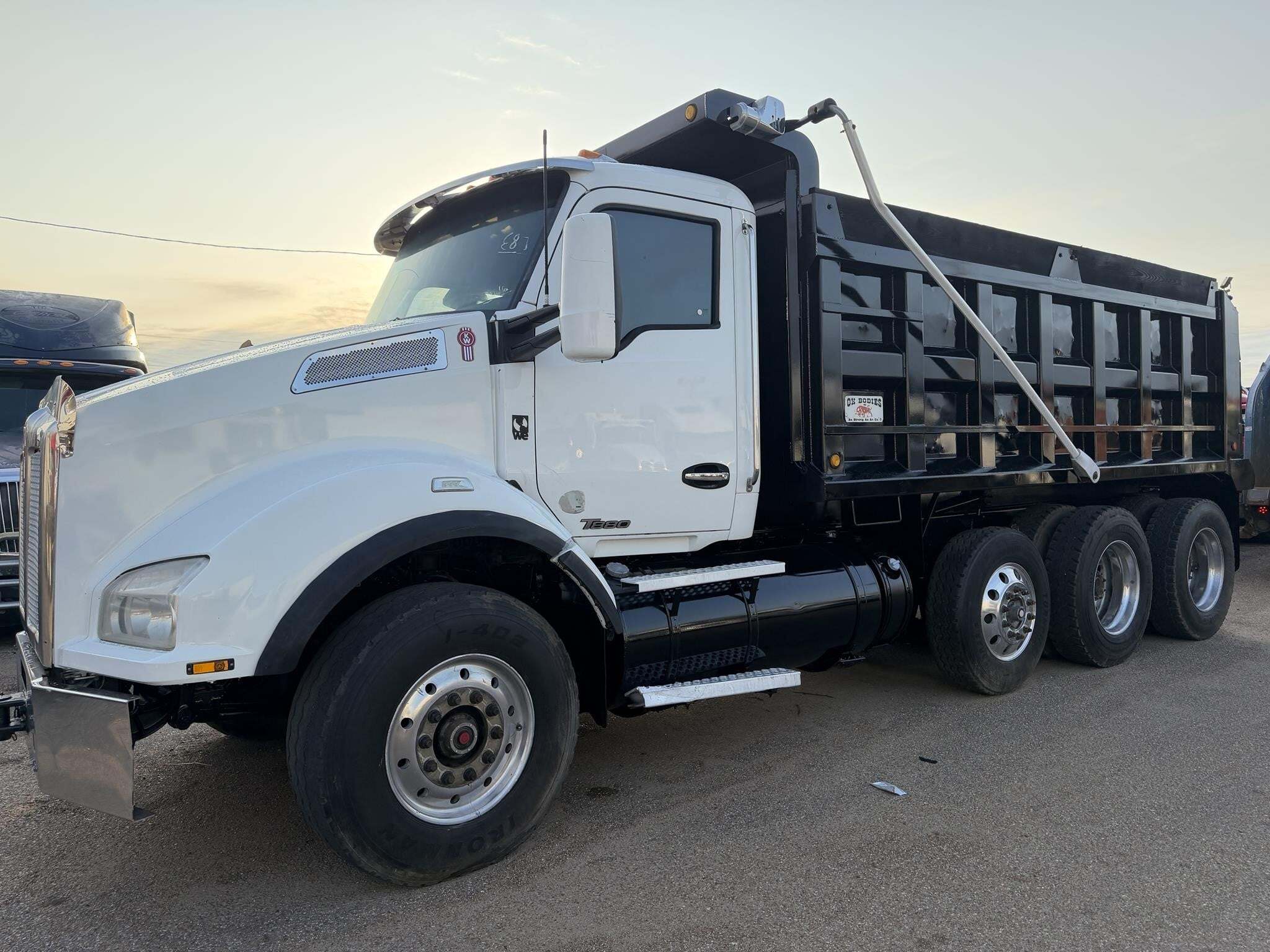 2016 KENWORTH T880 in Covington, TN