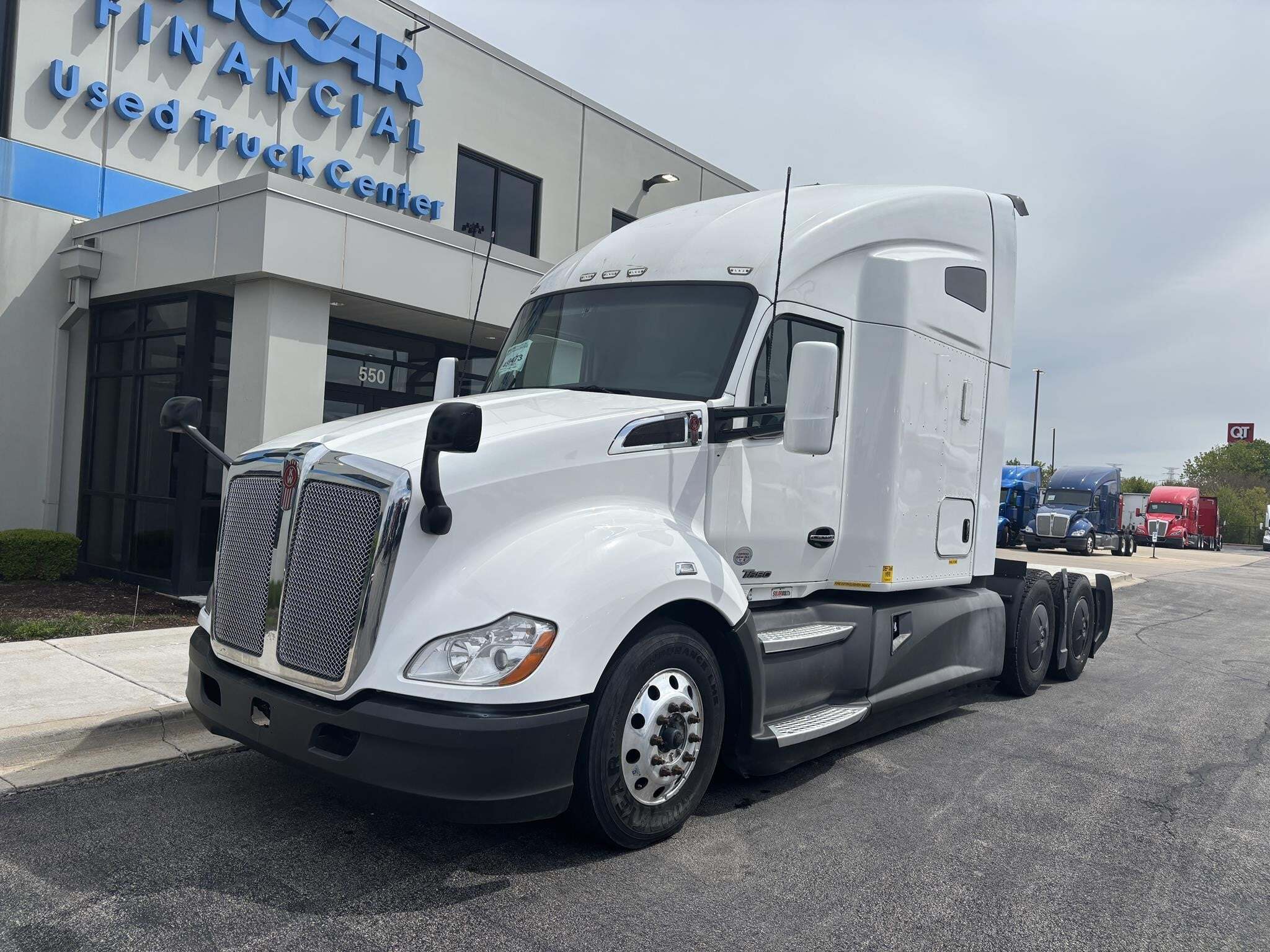 2021 KENWORTH T680 in Minooka, IL