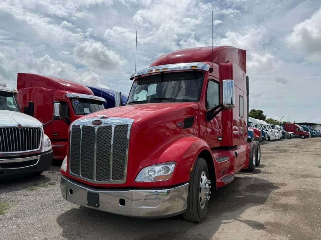 2020 PETERBILT 579 in Von Ormy, TX