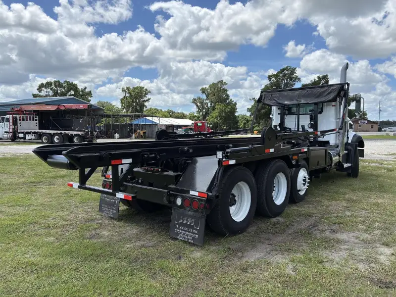 2013 MACK GRANITE GU813