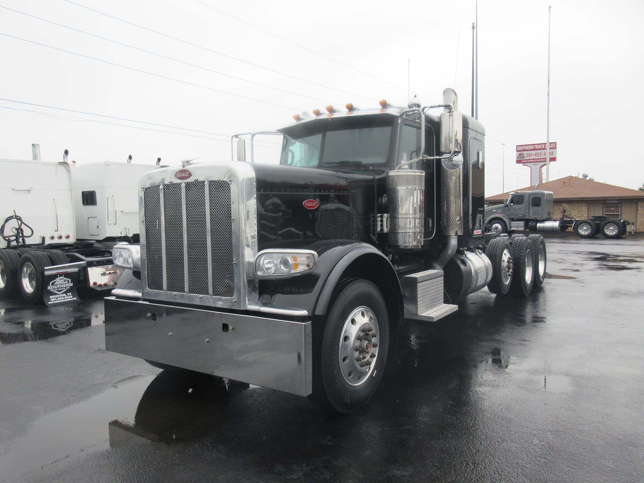 2023 PETERBILT 389 in Channelview, TX