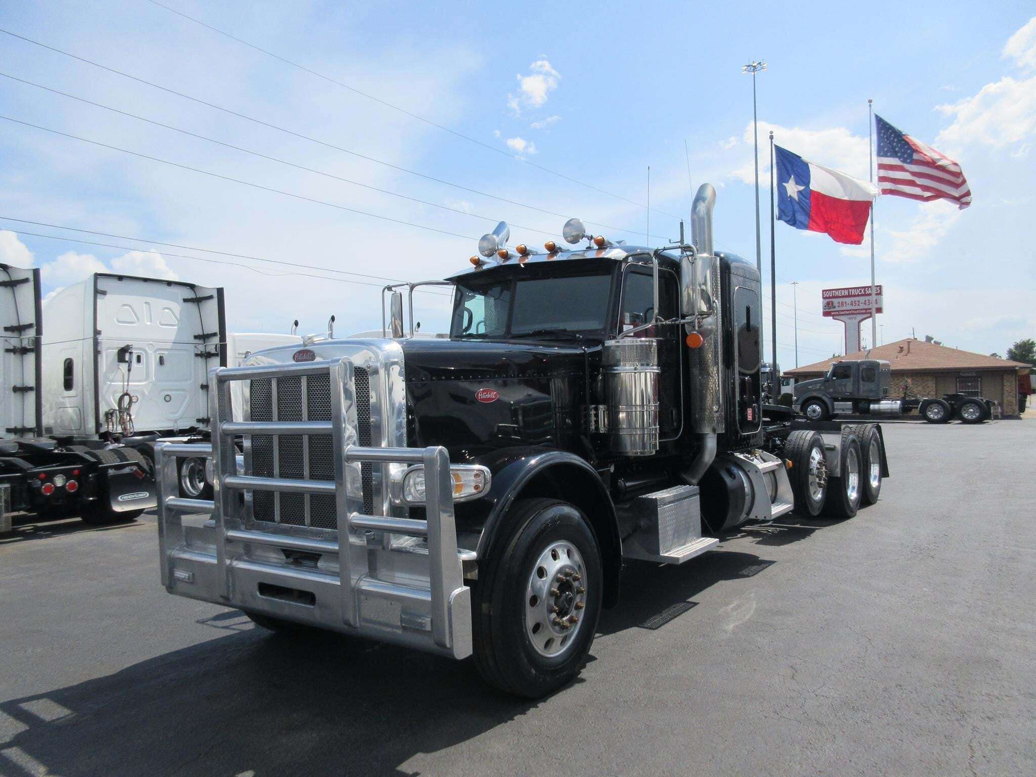 2024 PETERBILT 389 in Channelview, TX