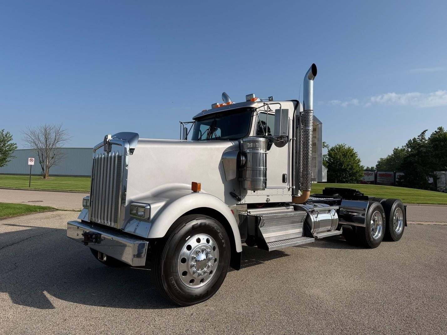 2019 KENWORTH W900 in Grand Rapids, MI