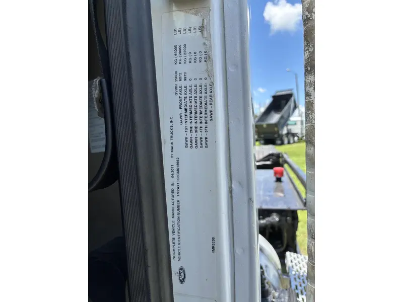 2012 MACK GRANITE GU813