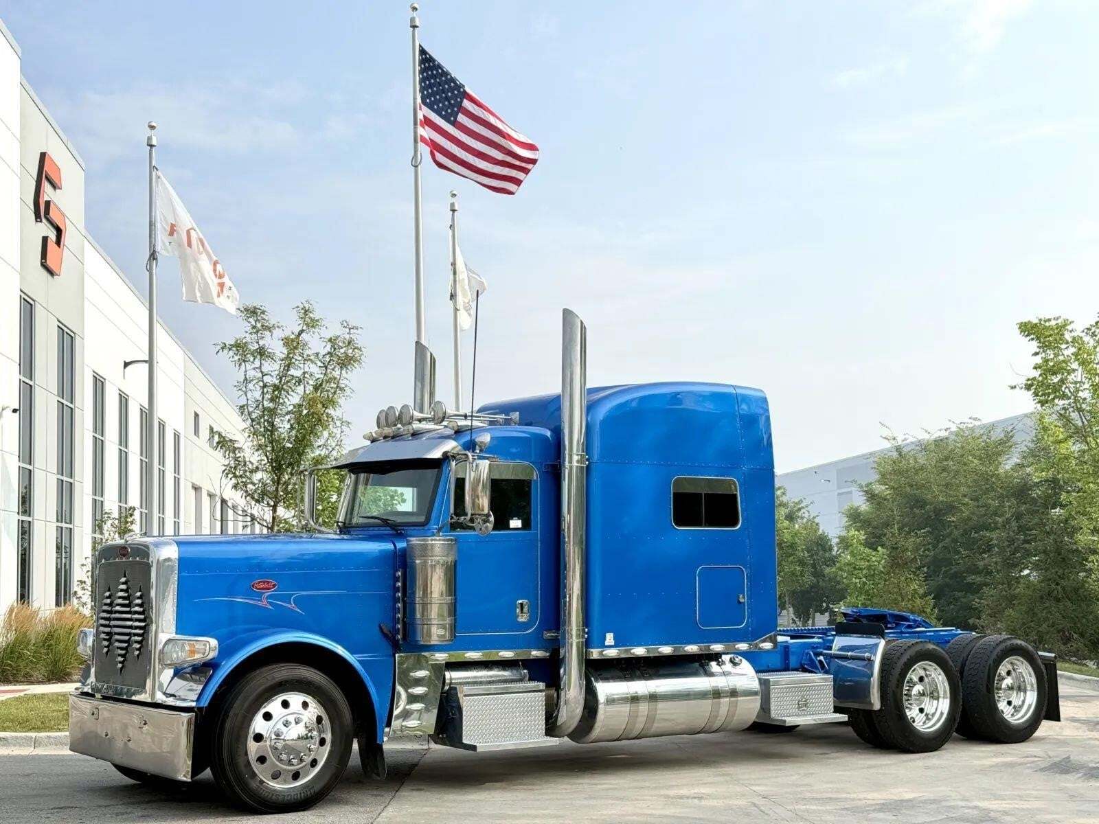 2018 PETERBILT 389 in New Lenox, IL